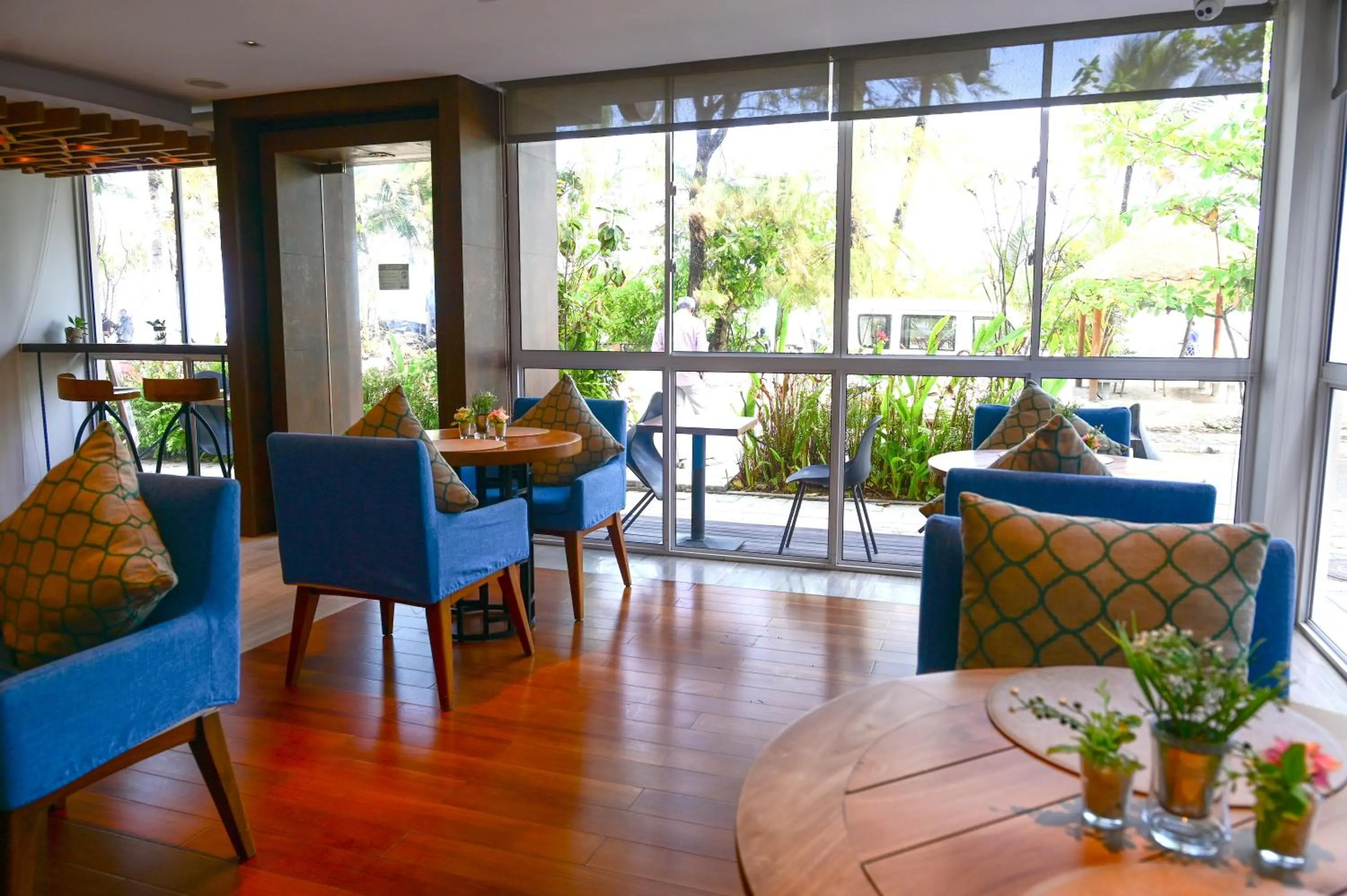 Restaurant/places to eat in Seasalter Maldives