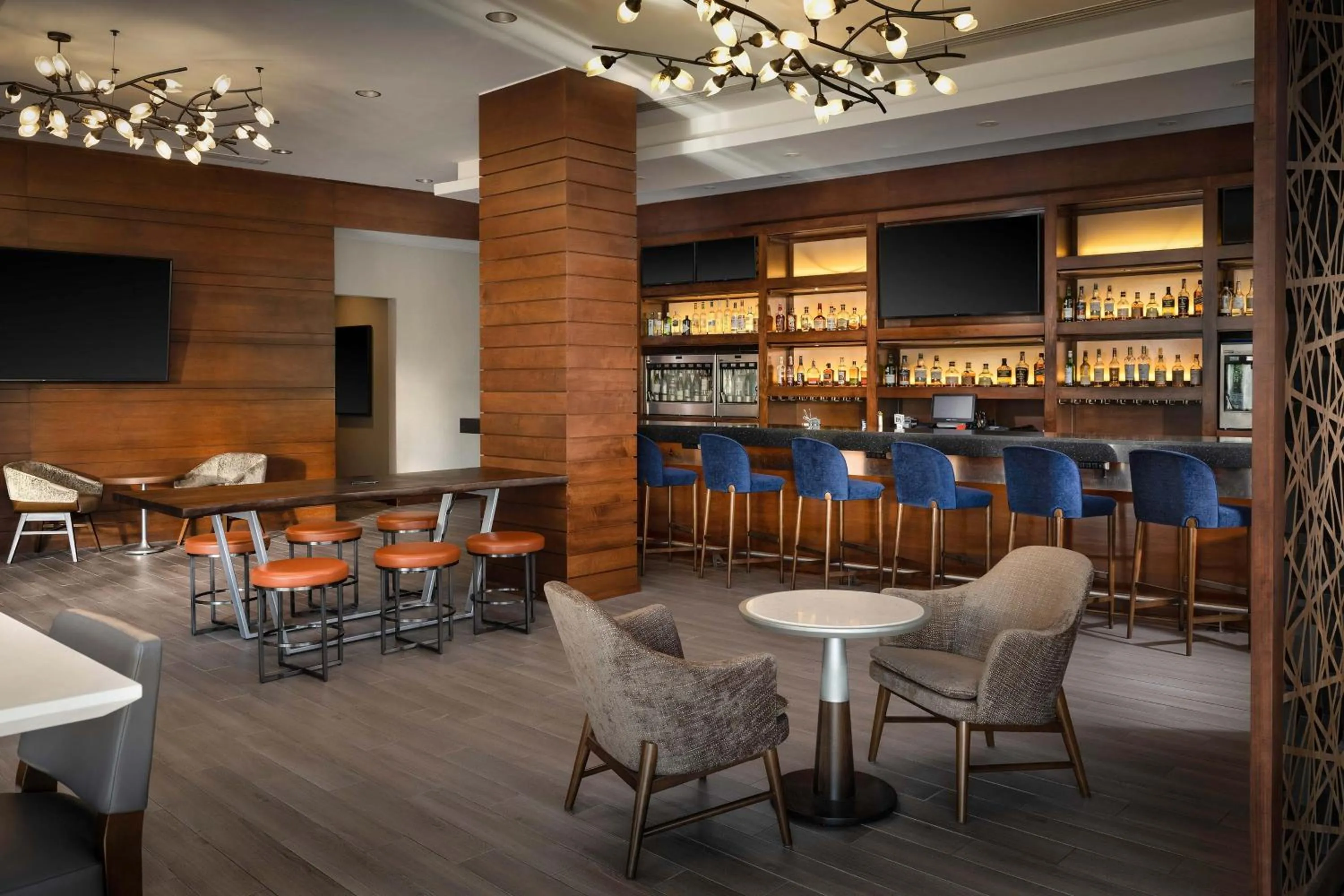 Lounge or bar in The Westin Reston Heights