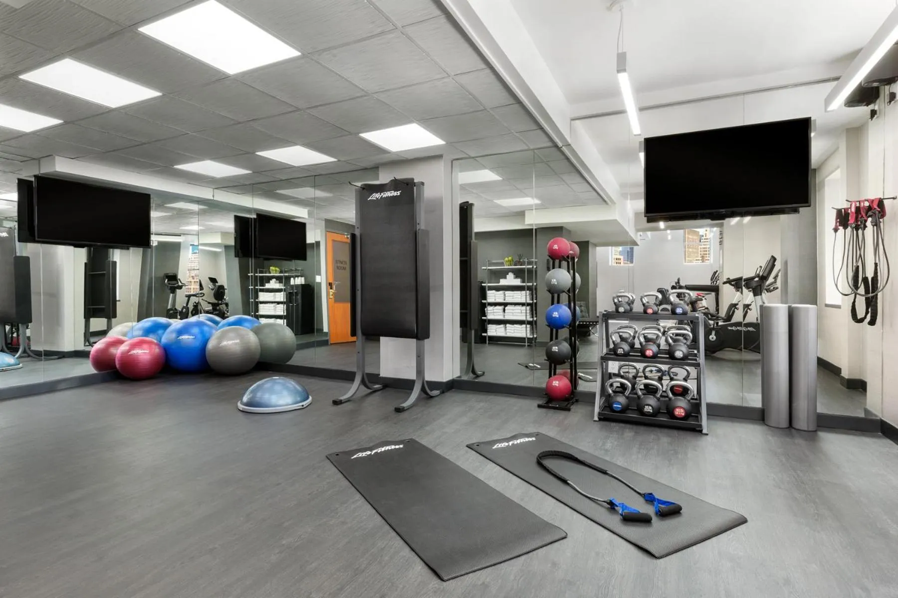 Fitness centre/facilities in Hotel 57
