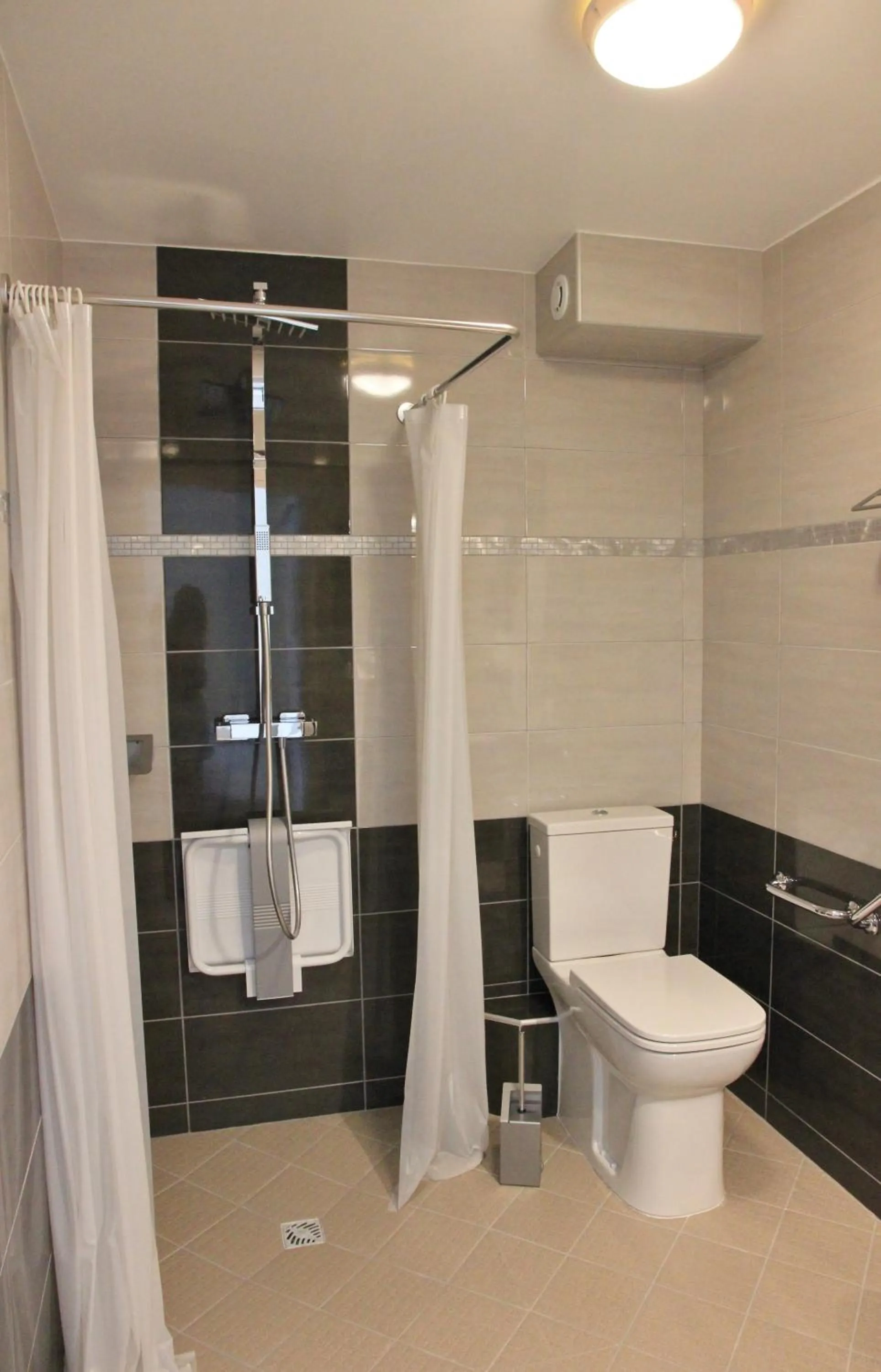 Bathroom in Hôtel l'Anvia