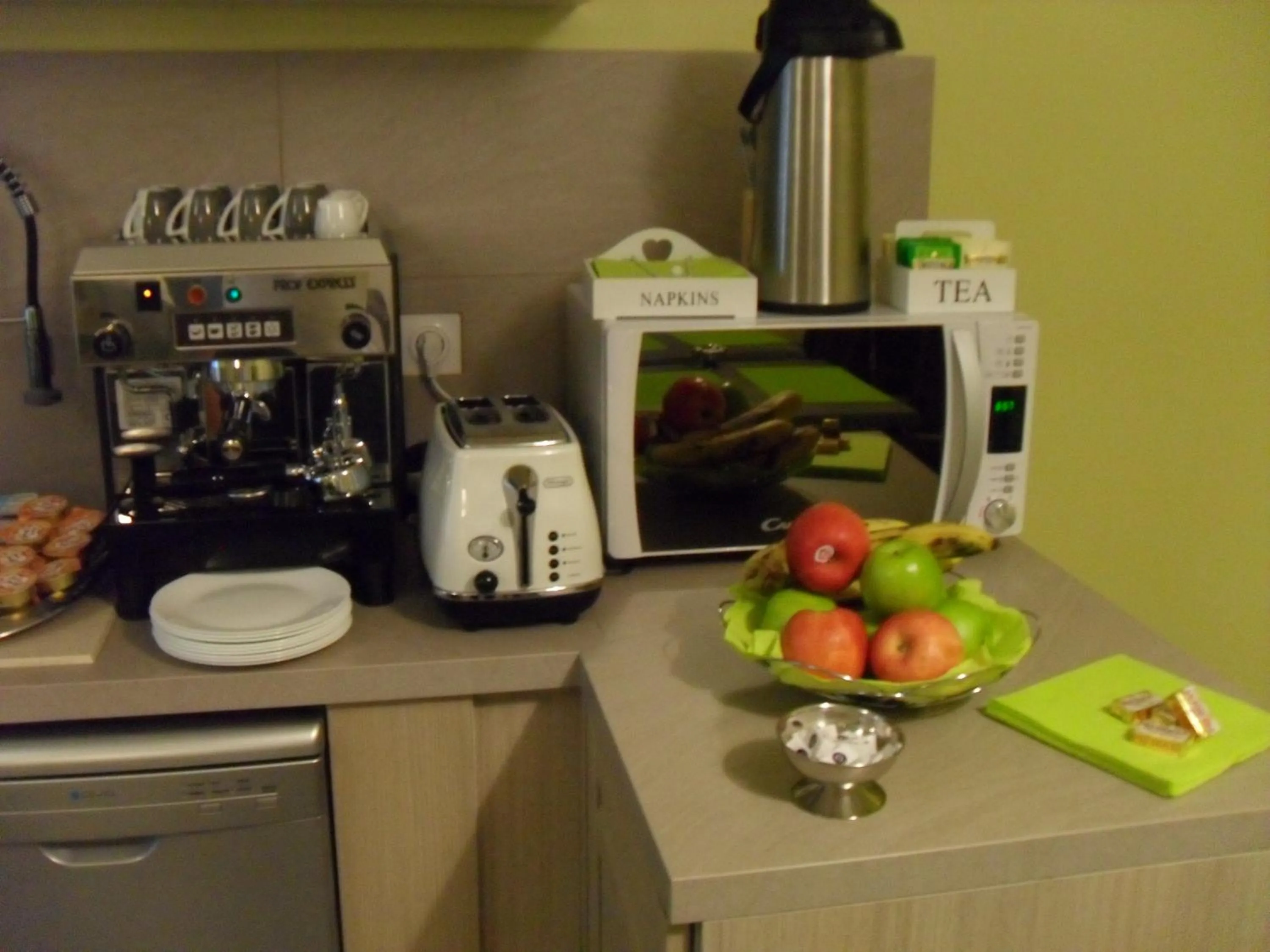 Restaurant/places to eat in Hôtel l'Anvia