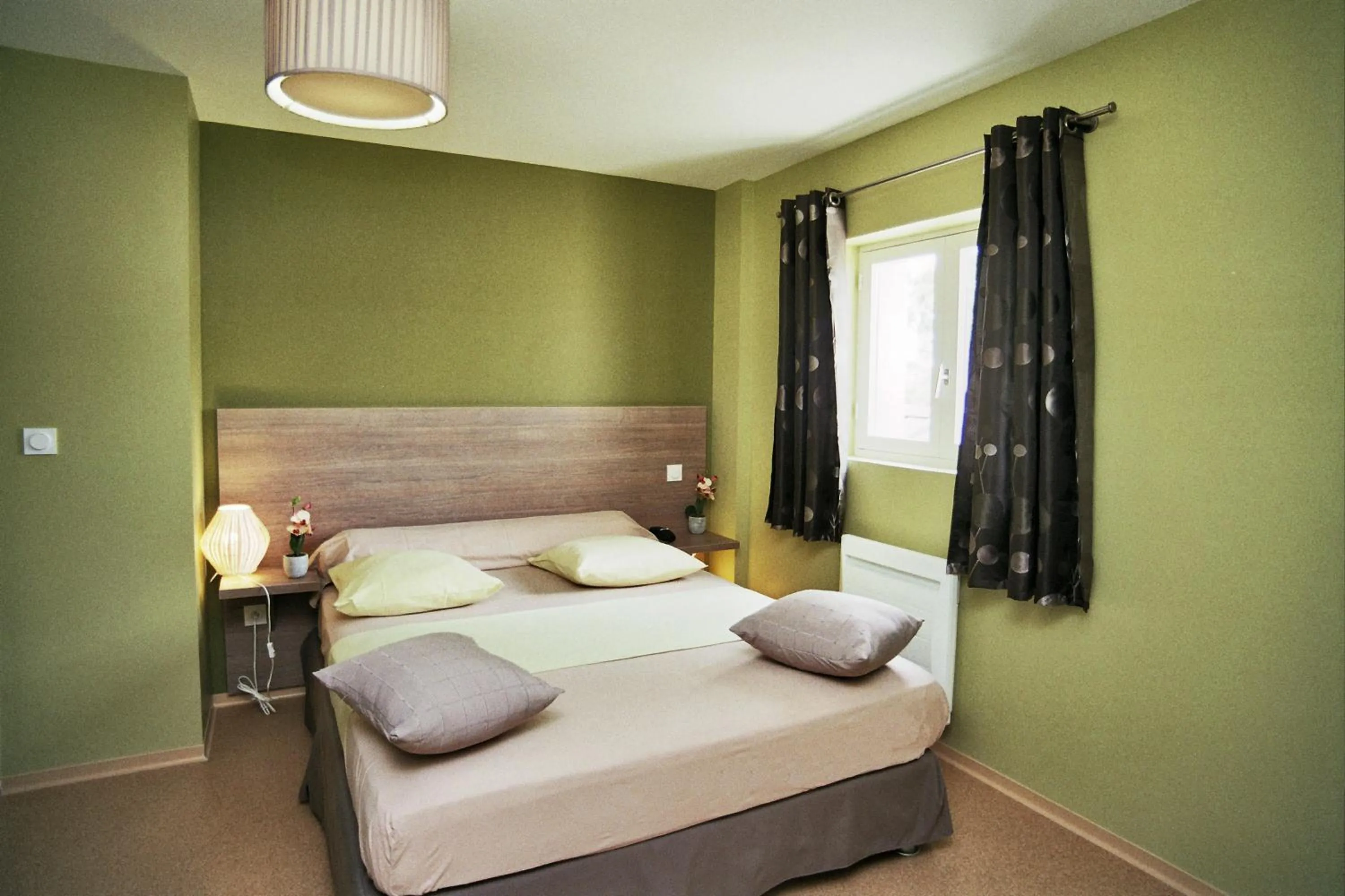 Bed in Hôtel l'Anvia