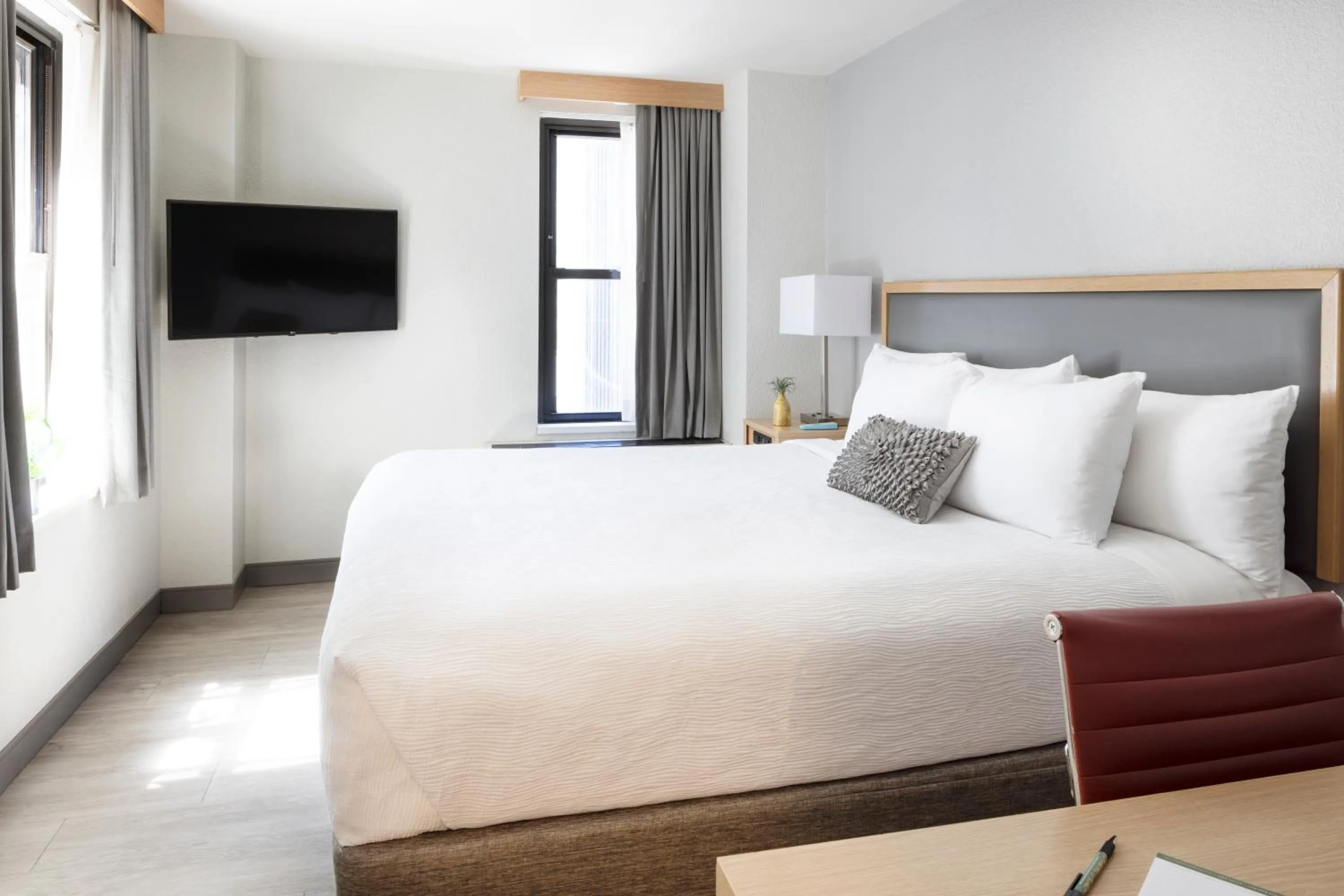 Bedroom, Bed in Hotel Saint Clair - Magnificent Mile