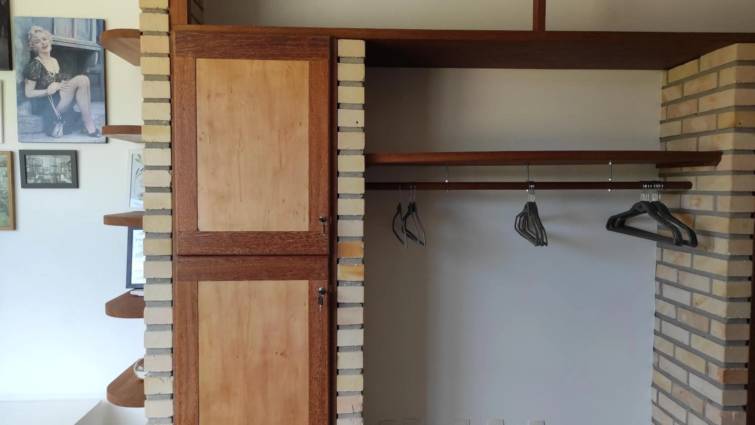 microwave in Patz Houz Hostel