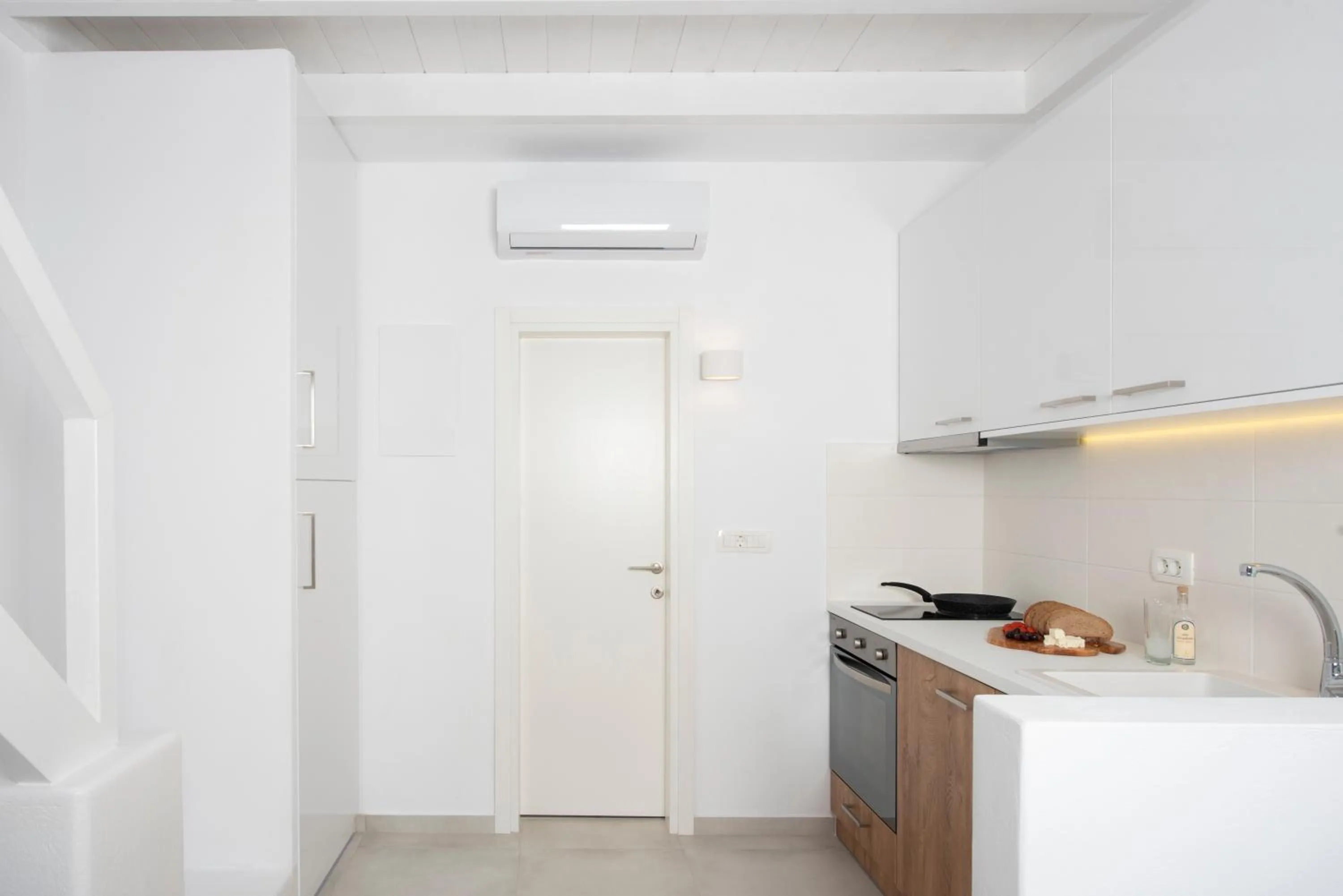 Kitchen or kitchenette in White Orchid Suites