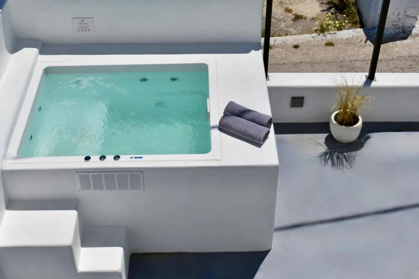 Hot Tub in White Orchid Suites