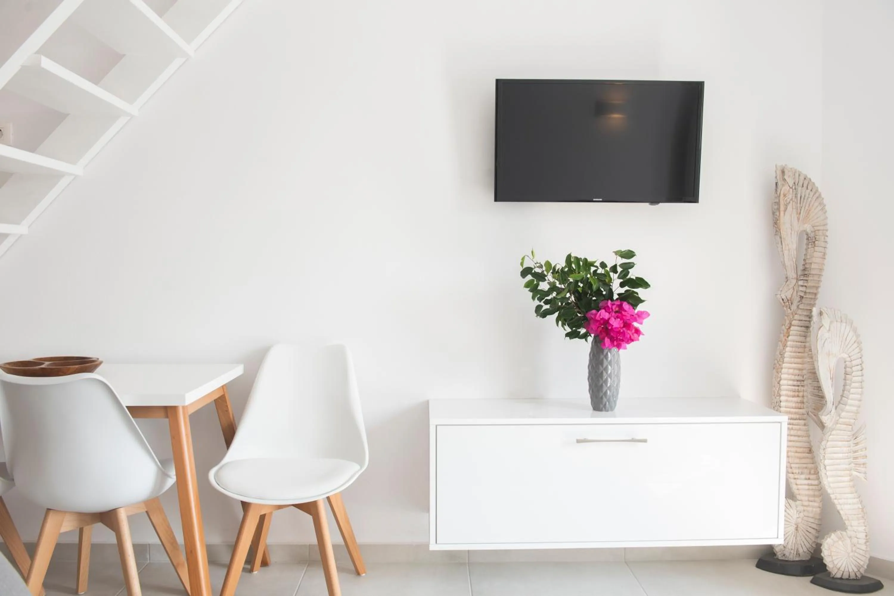 TV and multimedia in White Orchid Suites