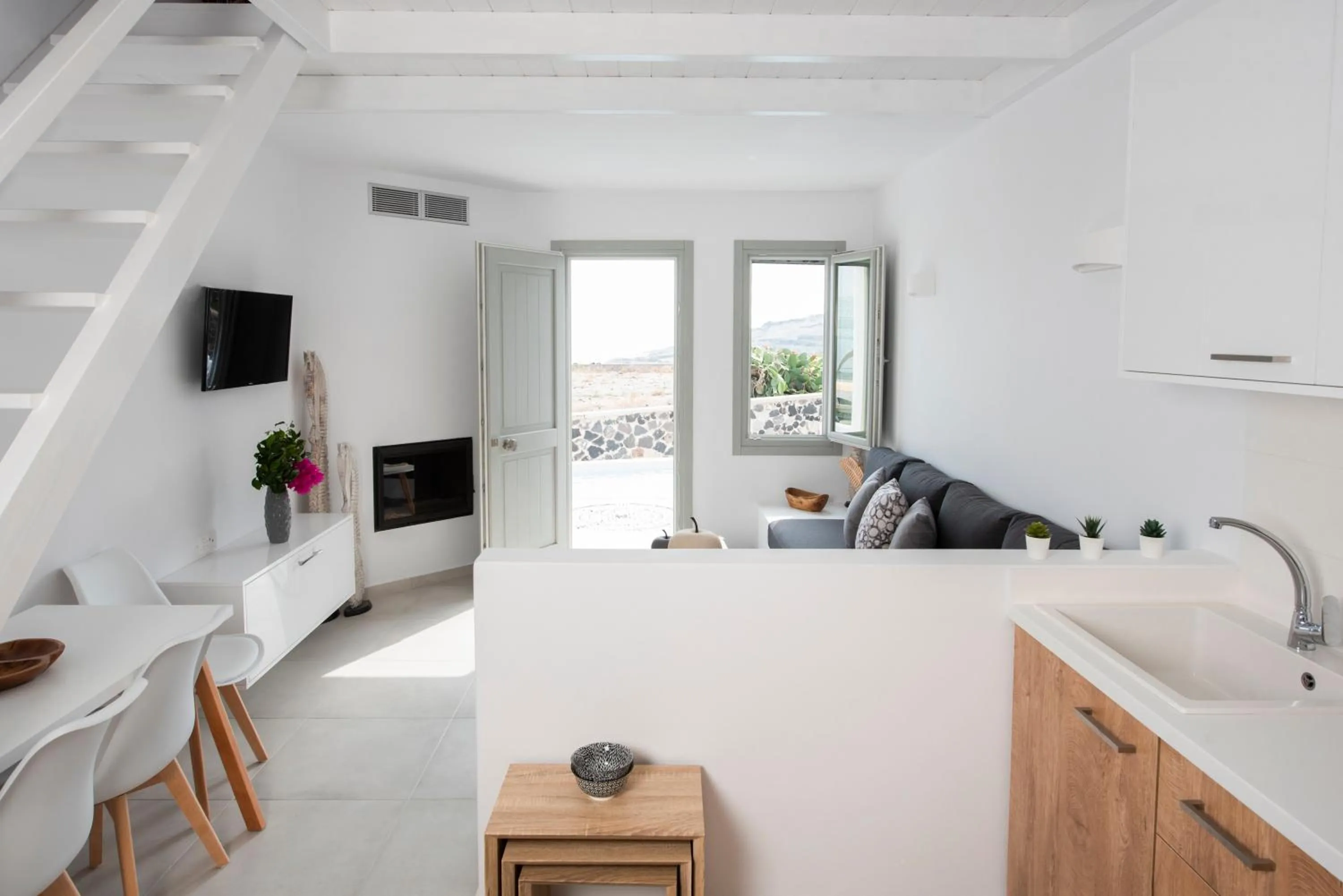 Kitchen or kitchenette in White Orchid Suites