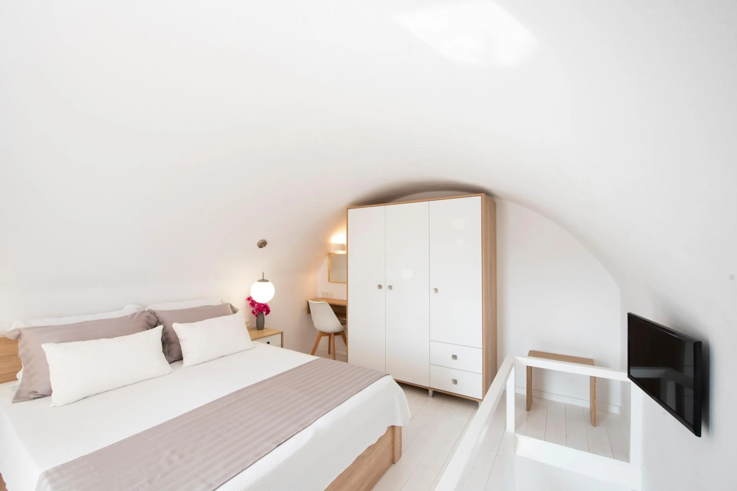 Bed in White Orchid Suites