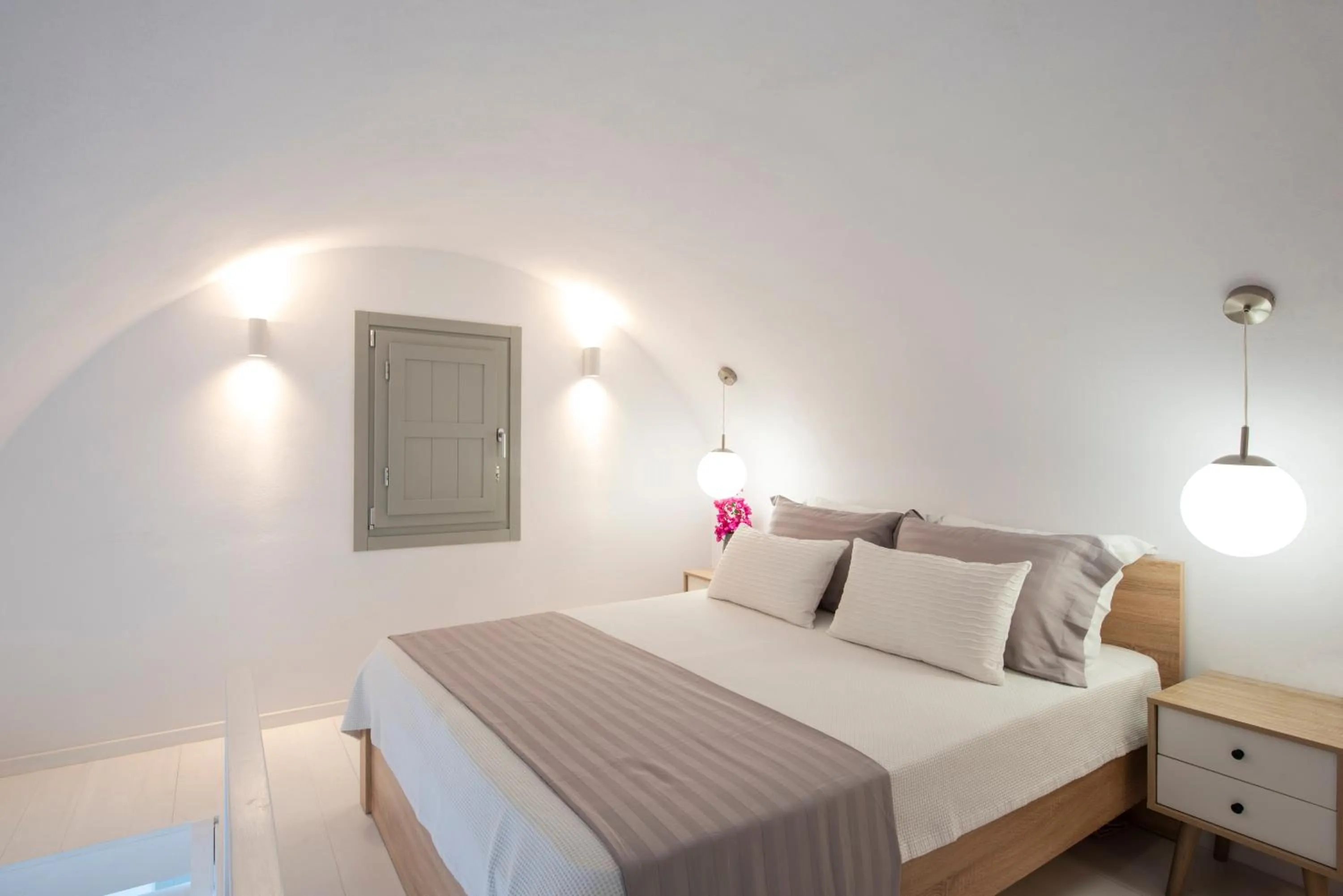 Bed in White Orchid Suites