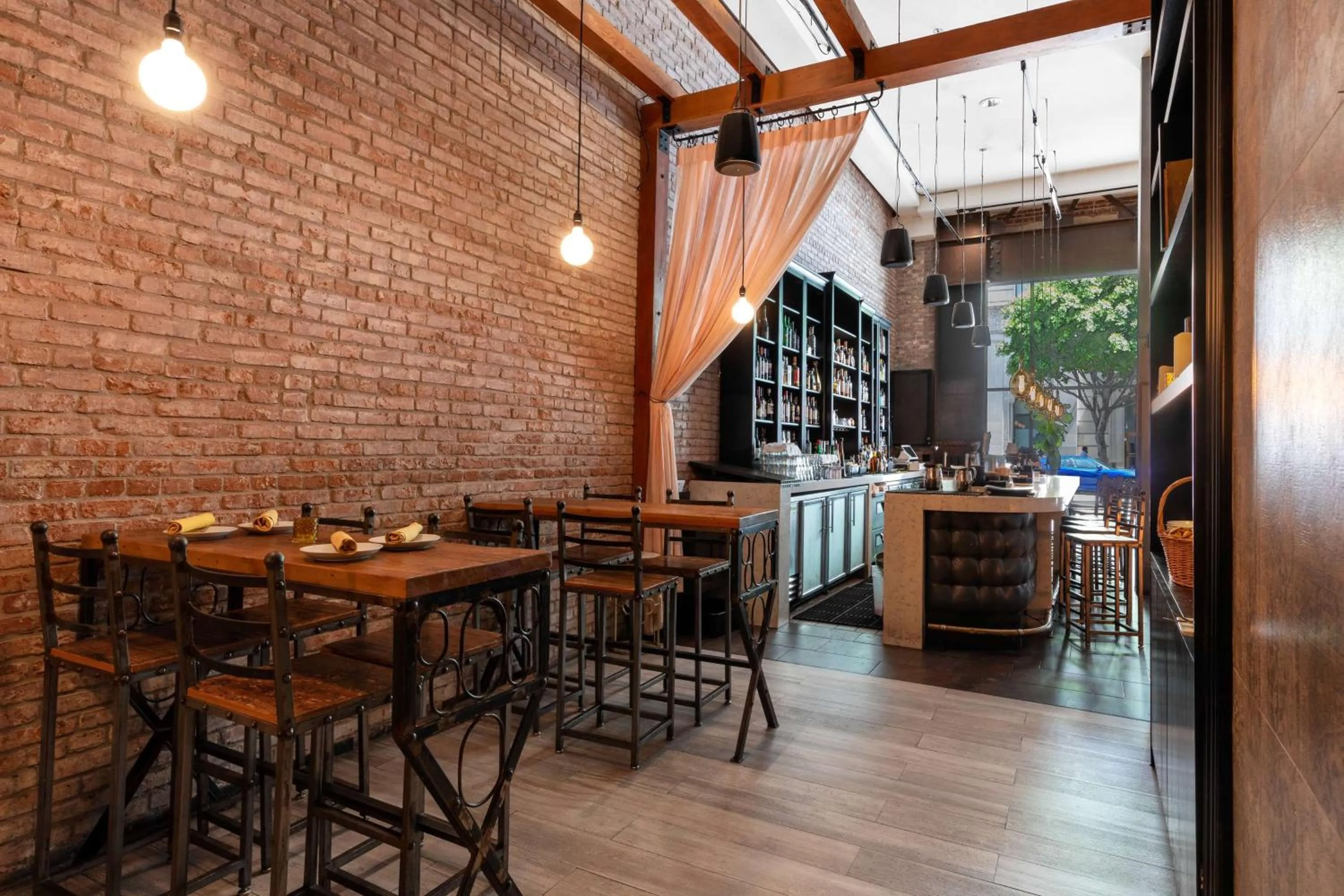 Restaurant/places to eat in The O Hotel, Trademark Collection by Wyndham