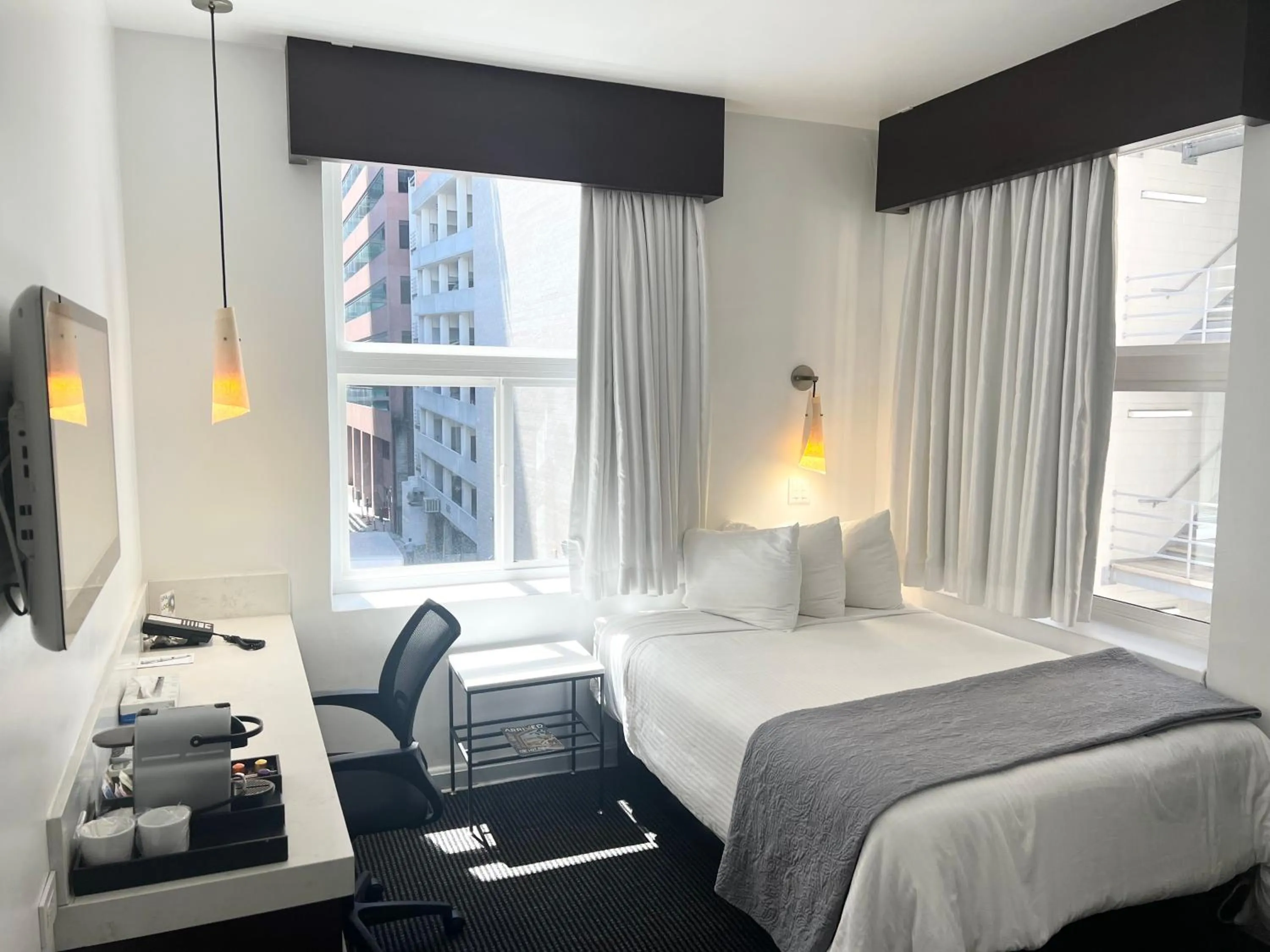 Photo of the whole room, Bed in The O Hotel, Trademark Collection by Wyndham