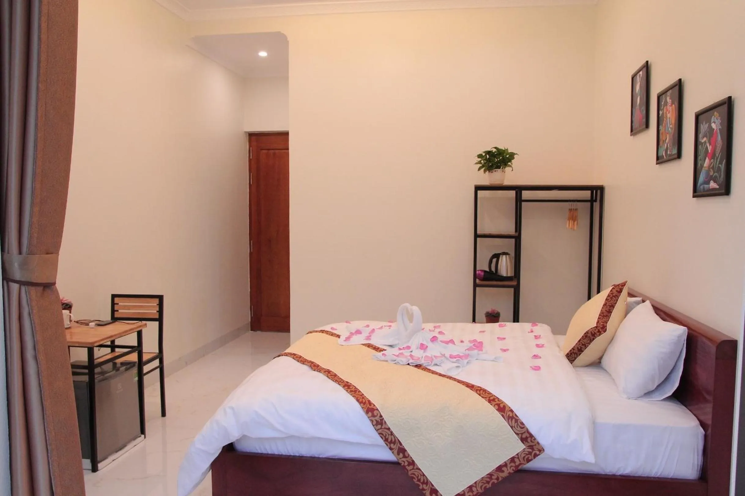 Photo of the whole room, Bed in Hang Mua Sunrise Homestay