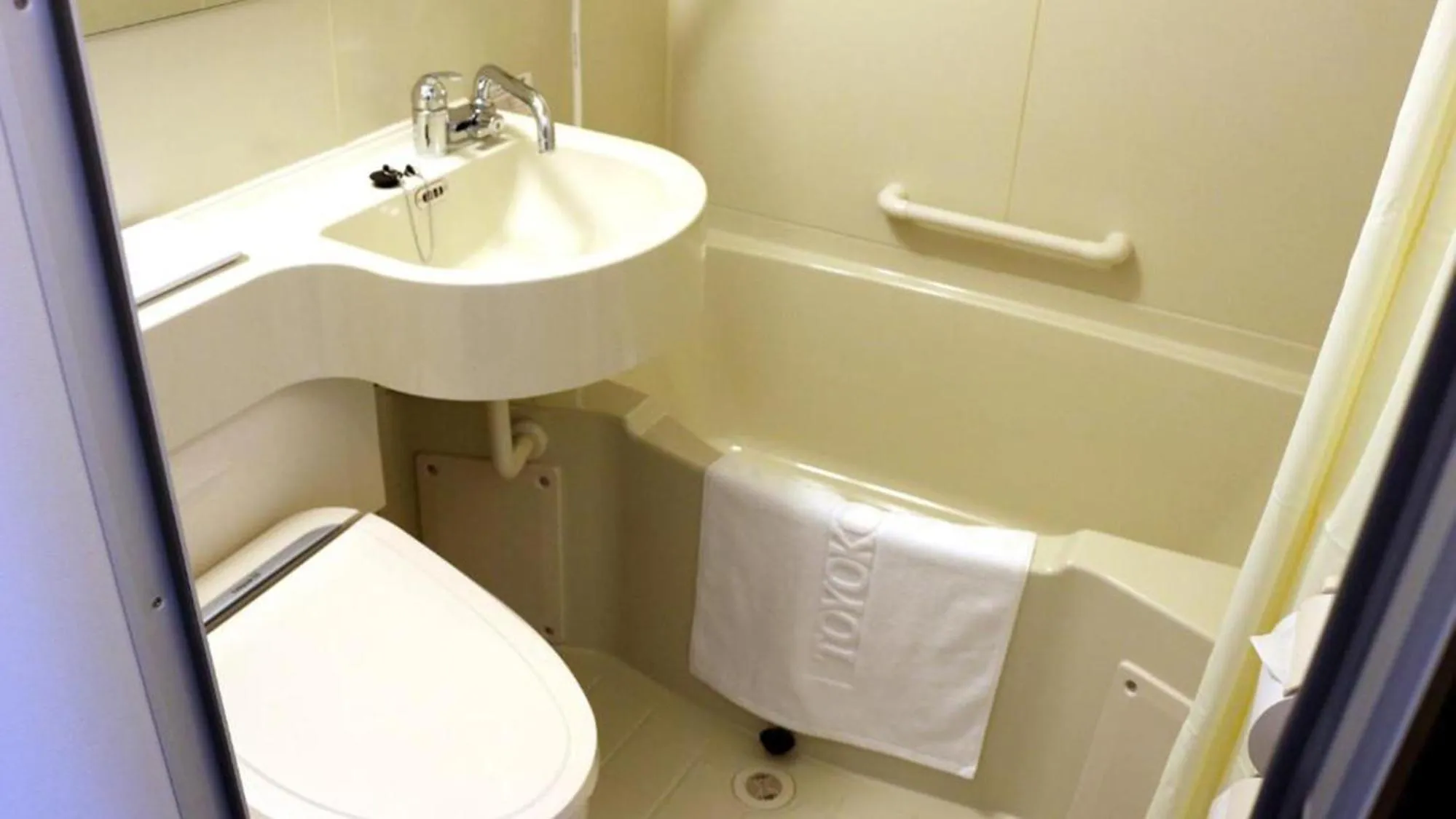 Bathroom in Toyoko Inn Shin-Osaka-eki Higashi-guchi