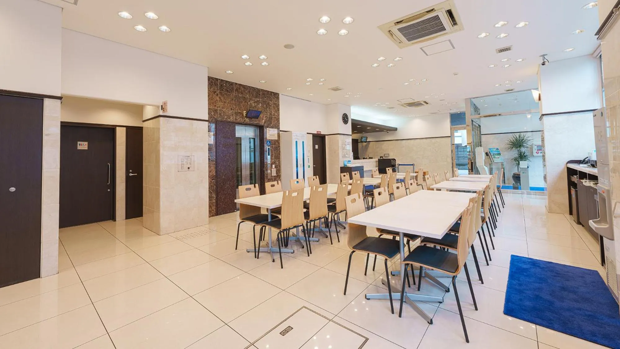 Lobby or reception in Toyoko Inn Shin-Osaka-eki Higashi-guchi