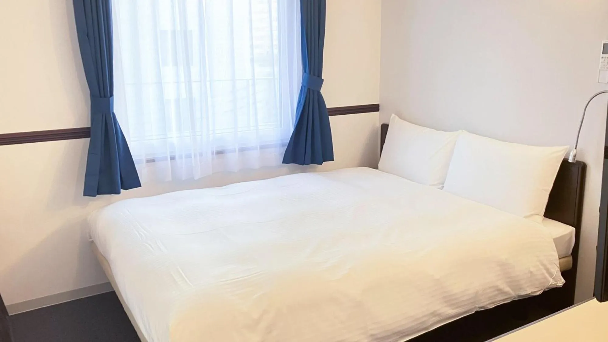 Bedroom, Bed in Toyoko Inn Shin-osaka Higashi-mikuni Ekimae