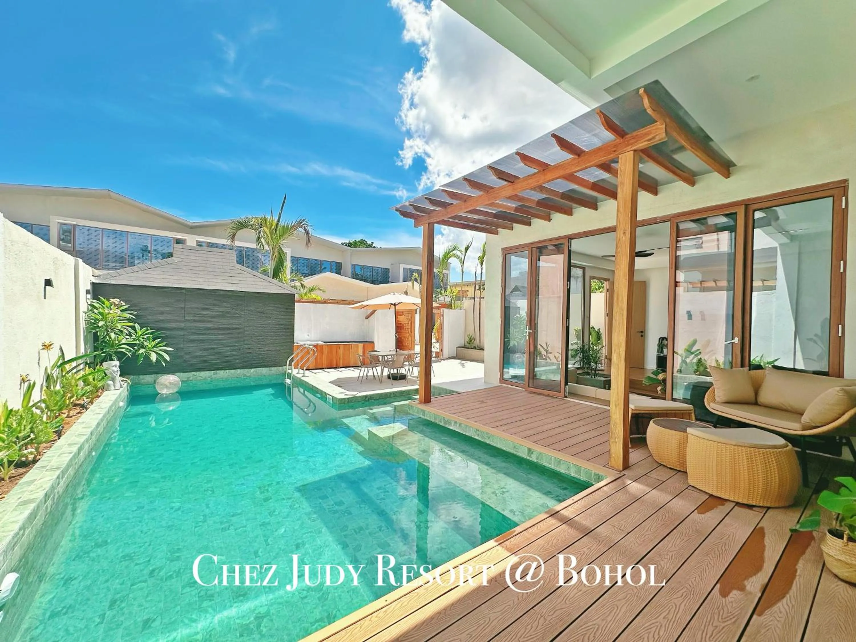 Swimming pool in Chez Judy Resort