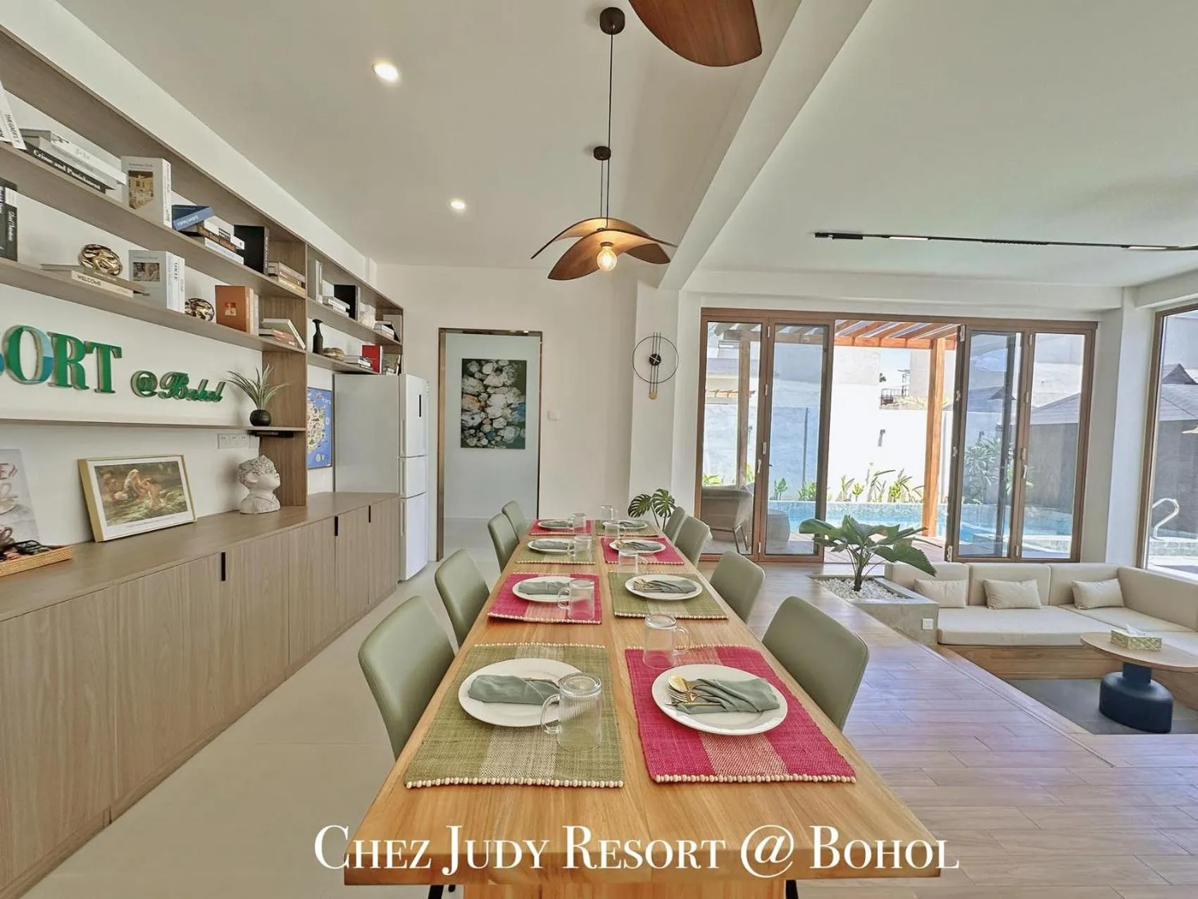 Restaurant/places to eat in Chez Judy Resort