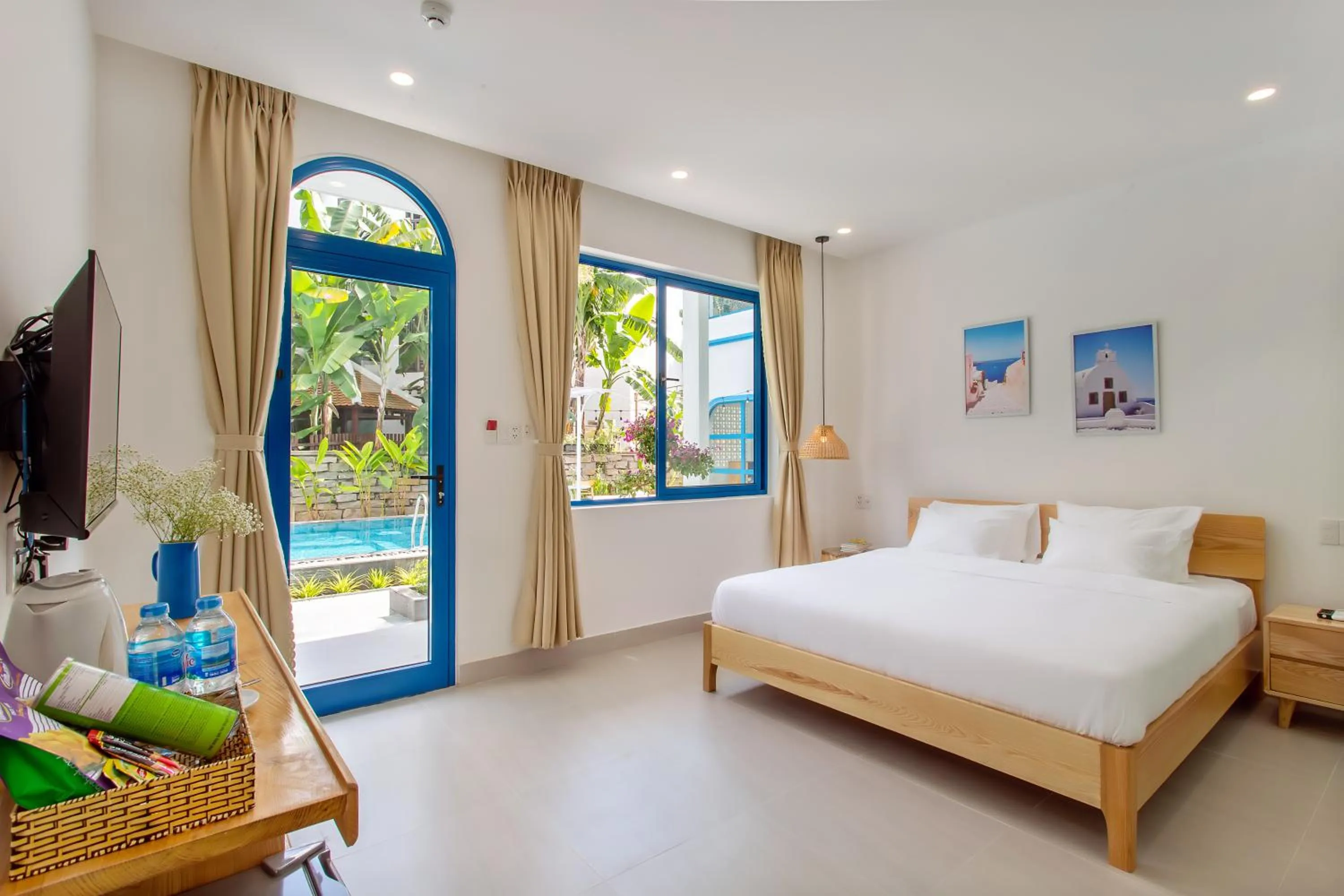 Bed in Santorin HoiAn Villa