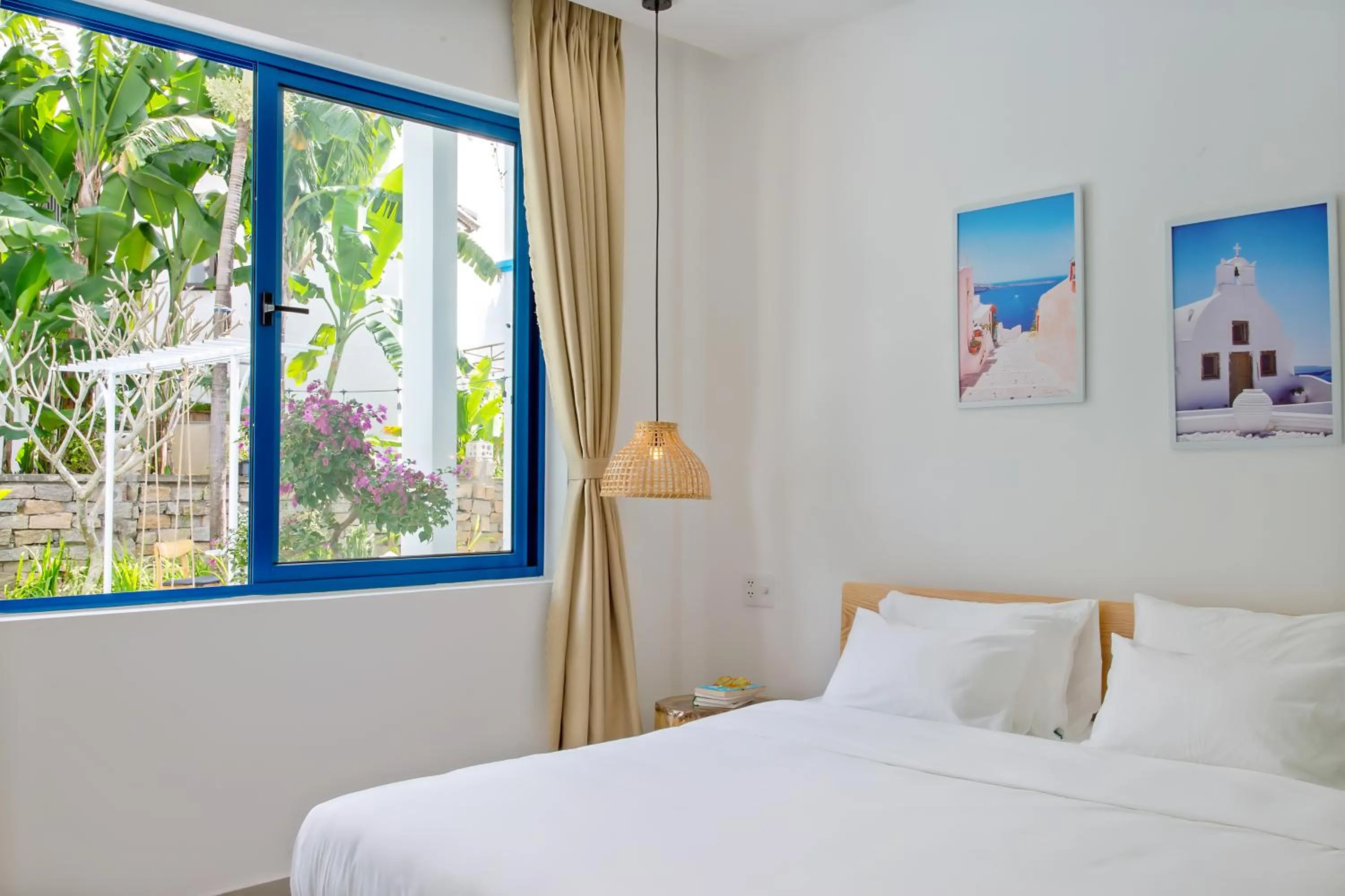 Bed in Santorin HoiAn Villa
