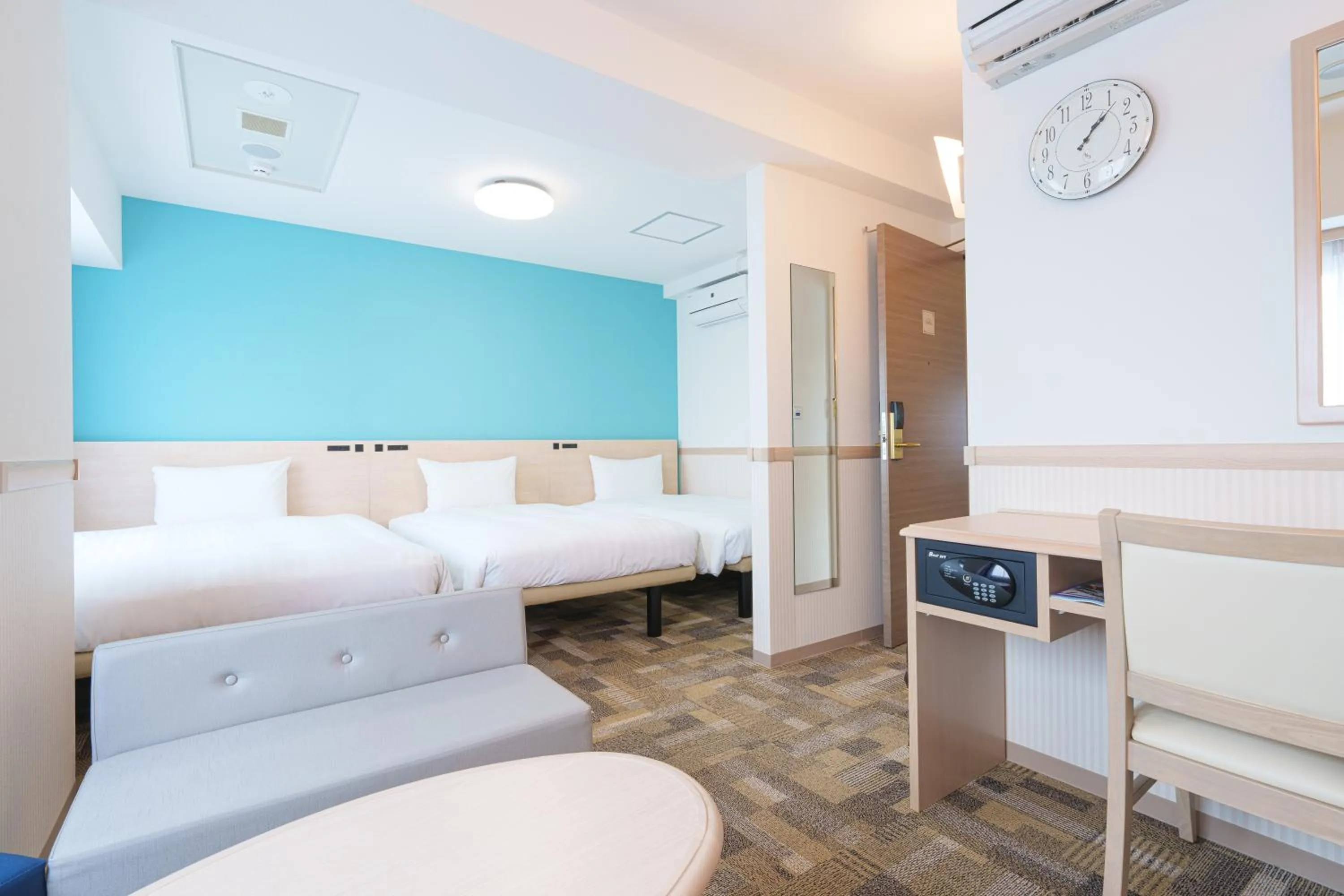 Photo of the whole room, Bed in Toyoko Inn Osaka Hankyu Juso-eki Nishi-guchi No.2