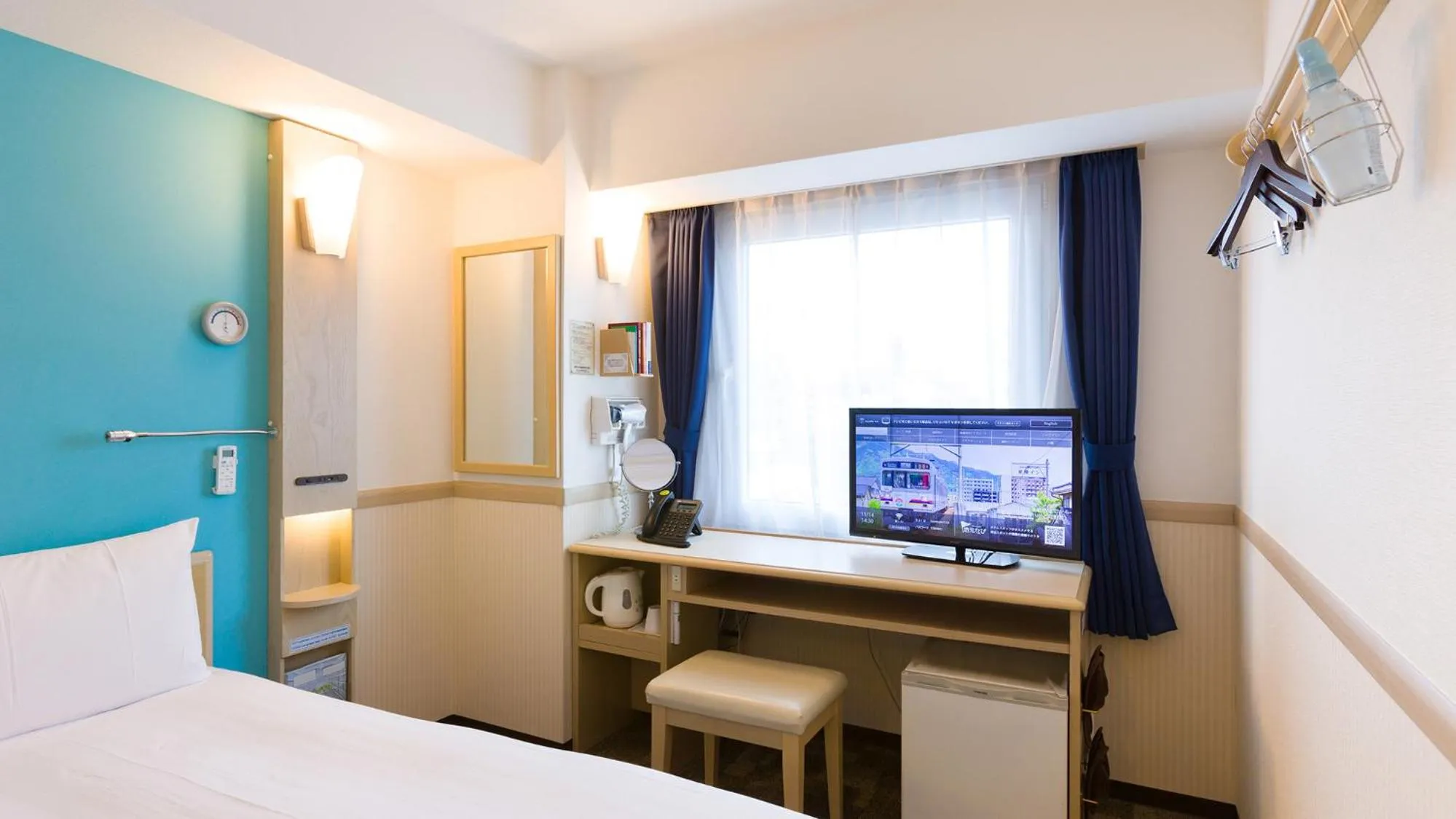 Bedroom, Bed in Toyoko Inn Osaka Hankyu Juso-eki Nishi-guchi No.2