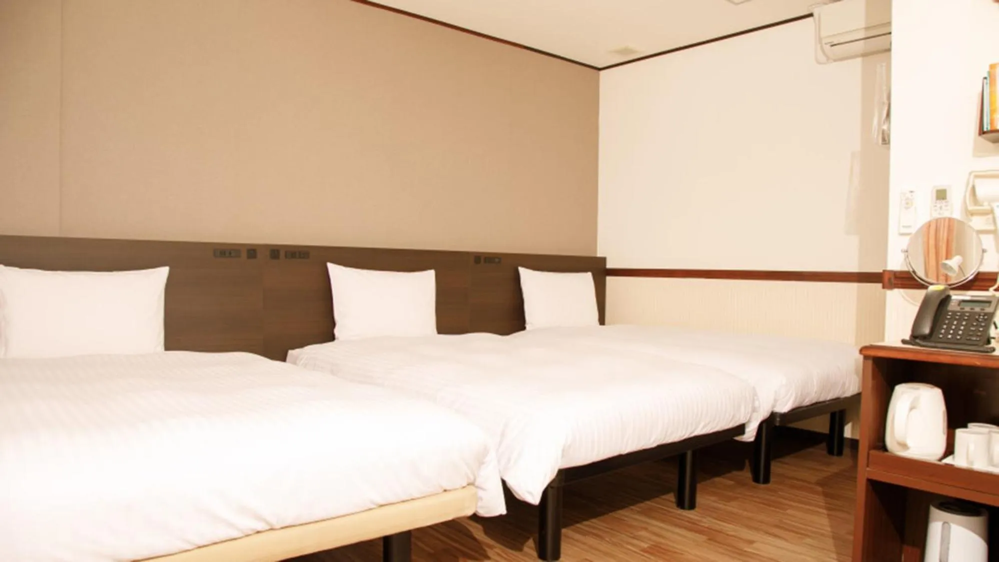 Bedroom, Bed in Toyoko Inn Osaka Umeda Nakatsu No.2