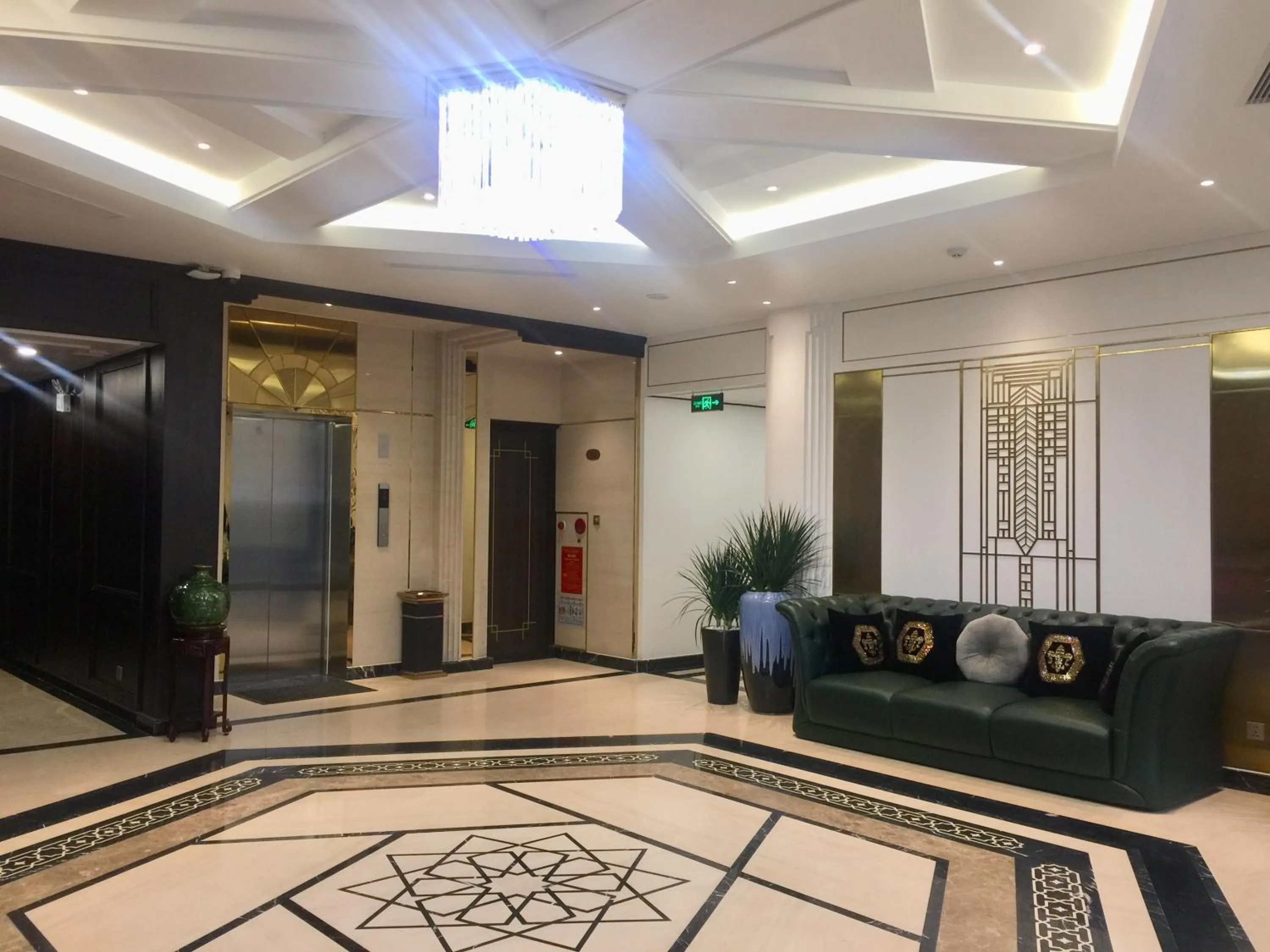 Lobby or reception in Hotel du Monde Art