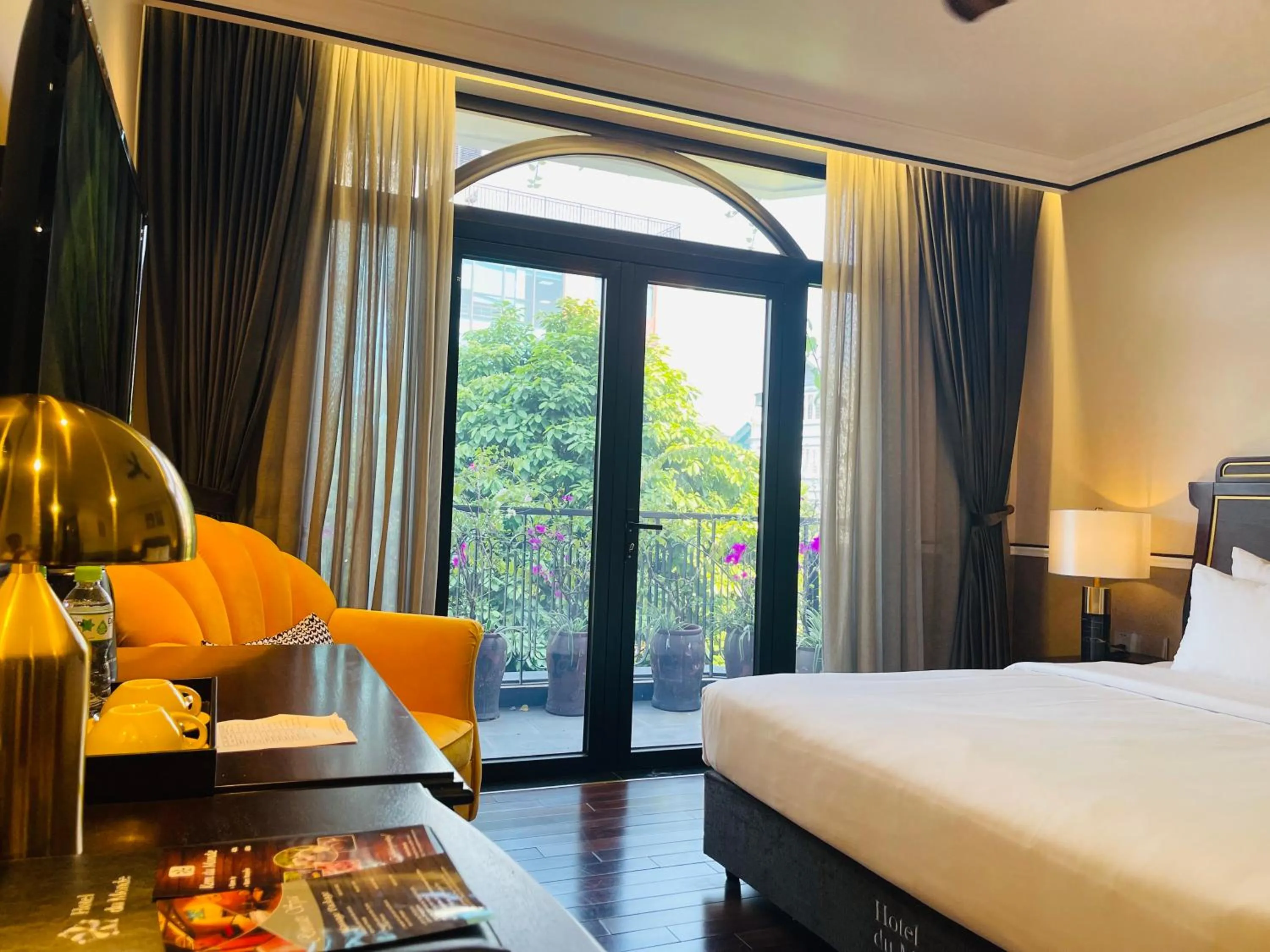 Photo of the whole room, Bed in Hotel du Monde Art