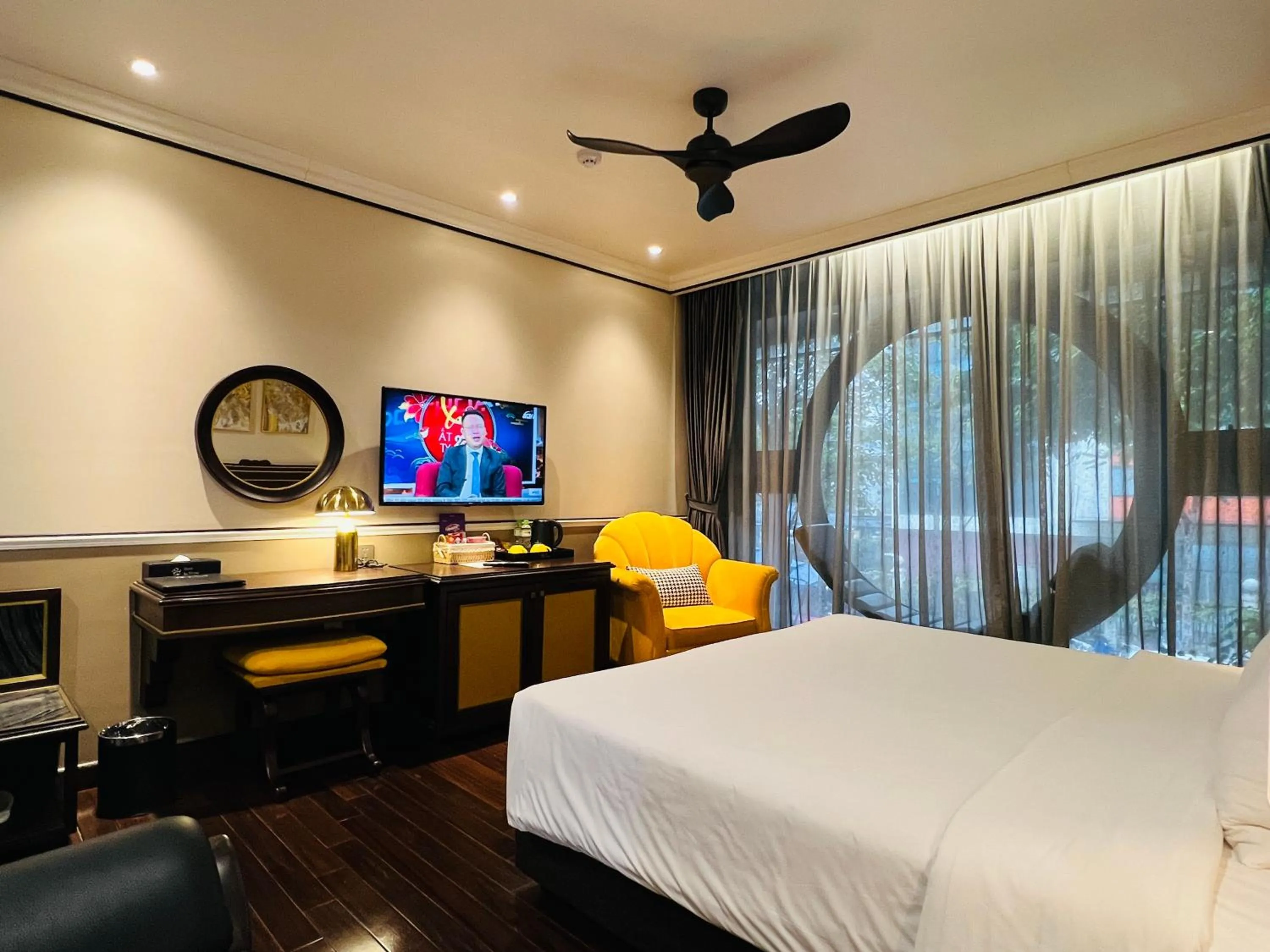 TV and multimedia, Bed in Hotel du Monde Art