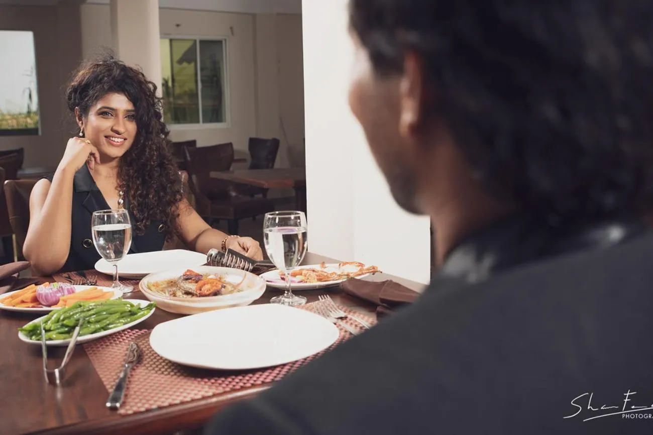 Restaurant/places to eat in Nilakma Lagoon