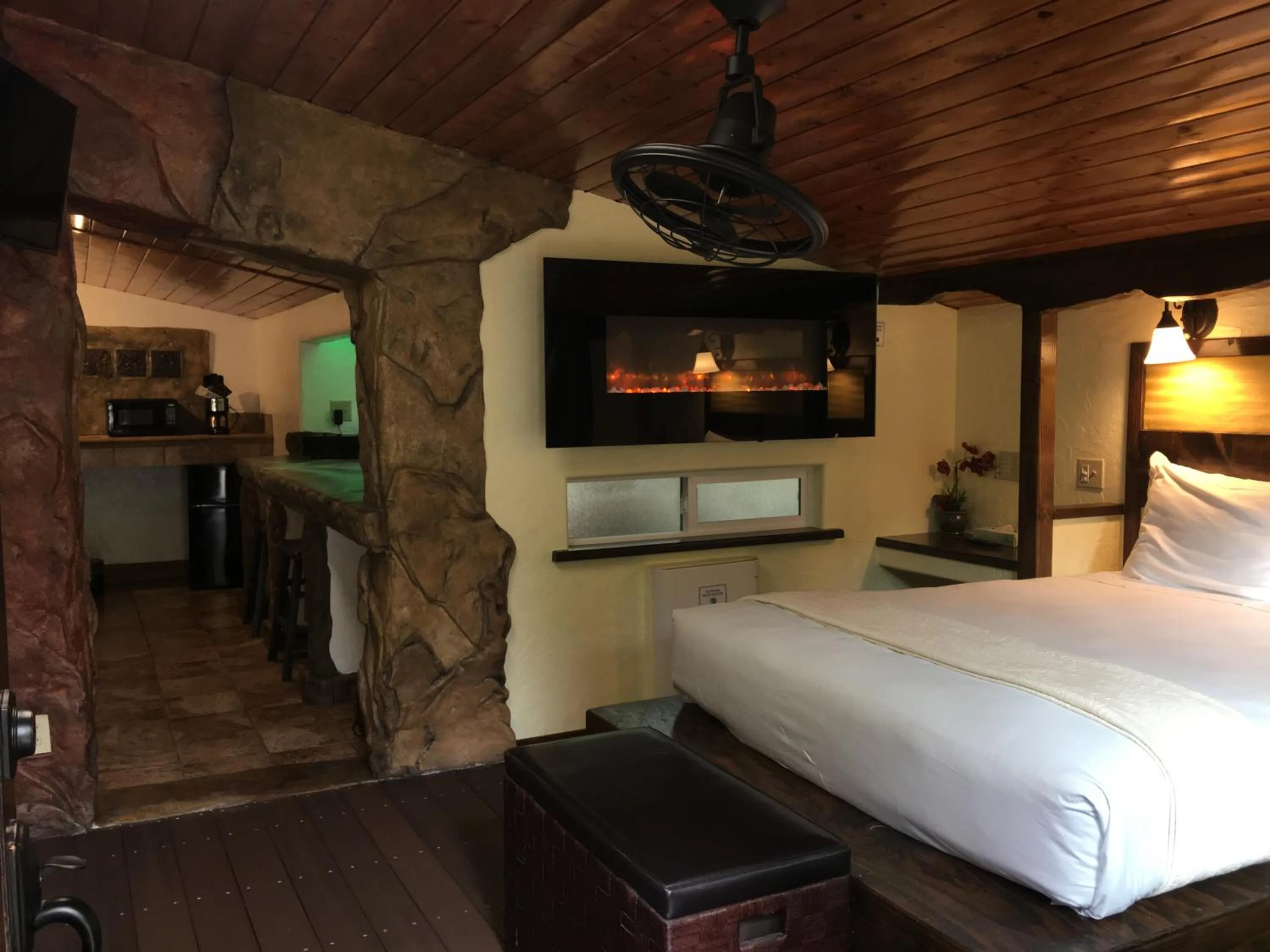 Bedroom, Bed in Chalet Kilauea