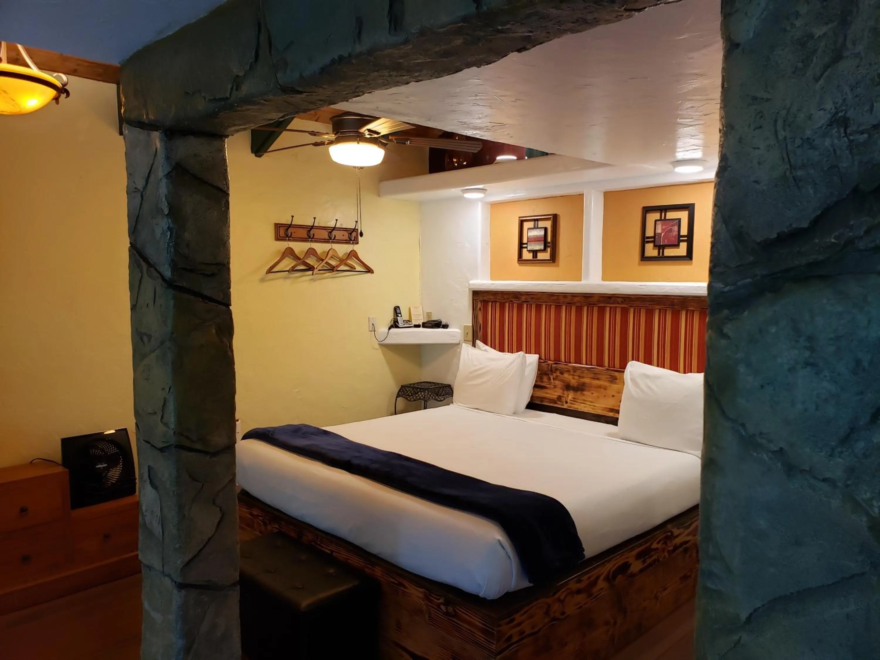 Bedroom, Bed in Chalet Kilauea