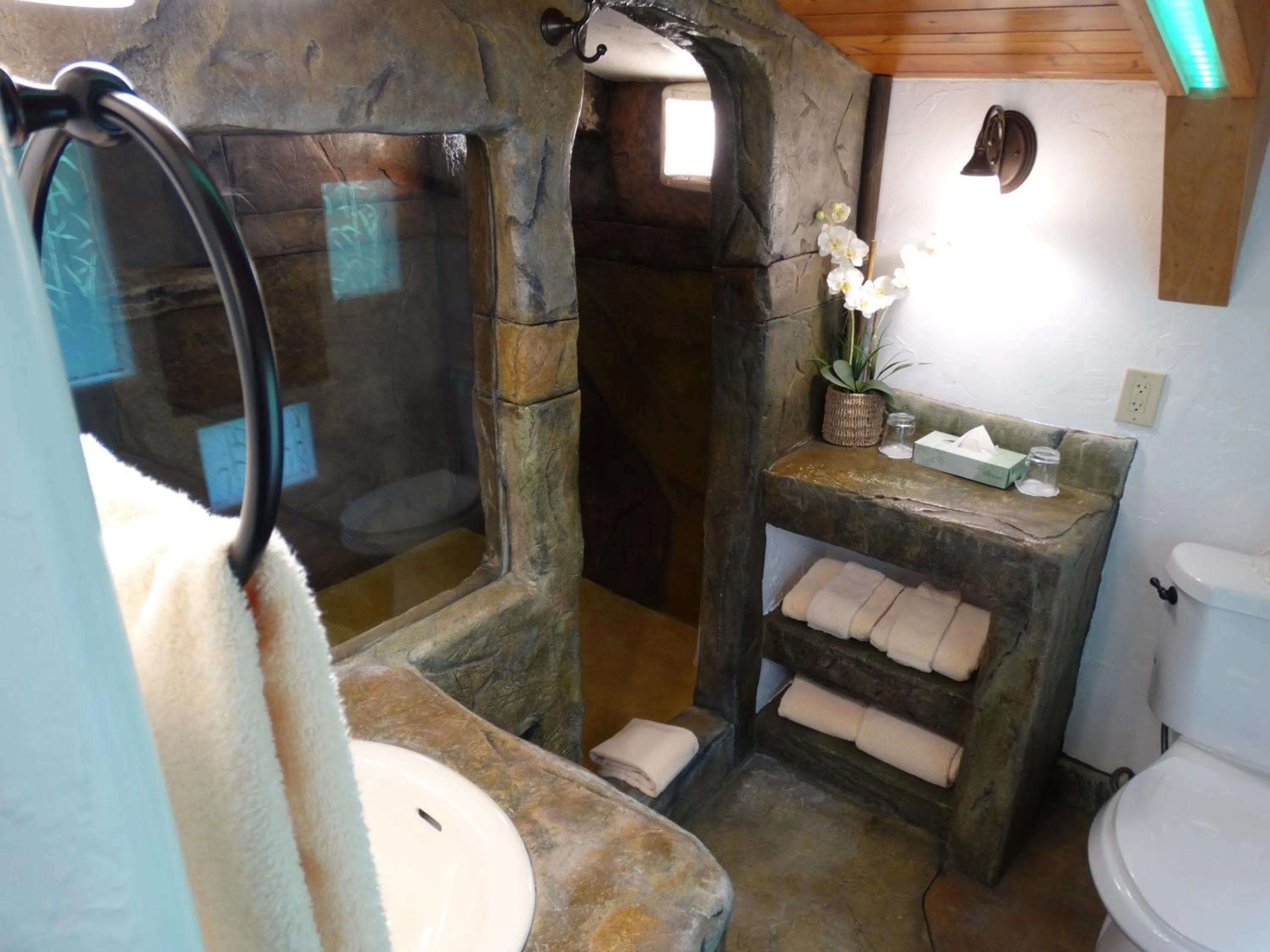 Bathroom in Chalet Kilauea