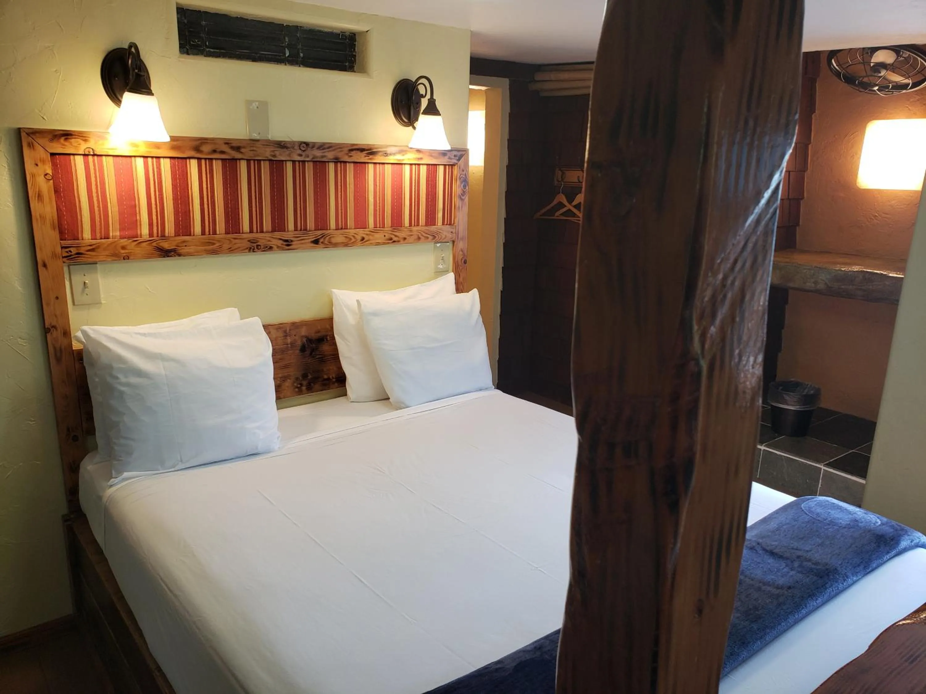 Bedroom, Bed in Chalet Kilauea