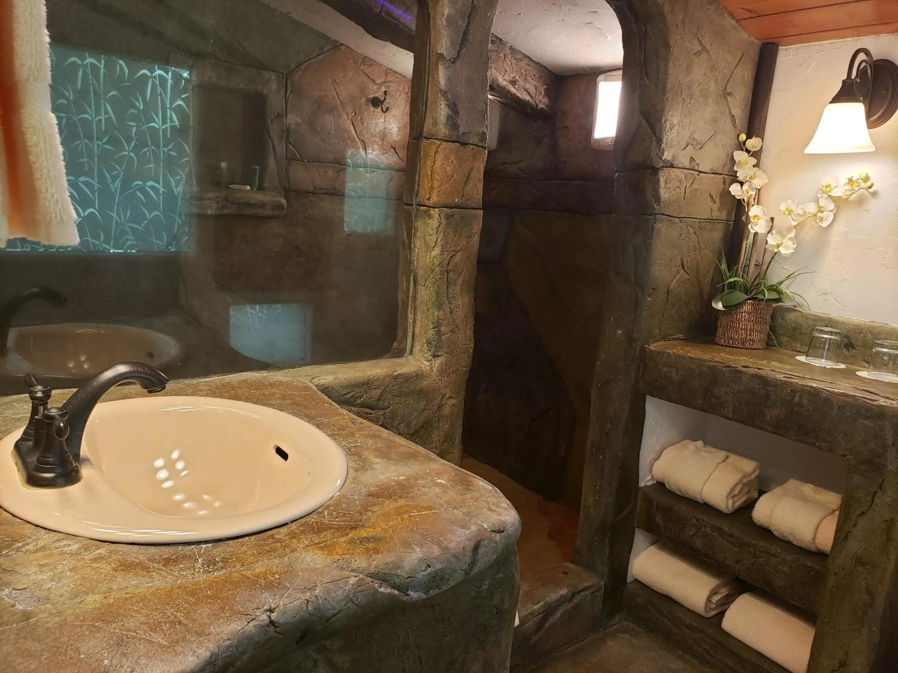 Bathroom in Chalet Kilauea