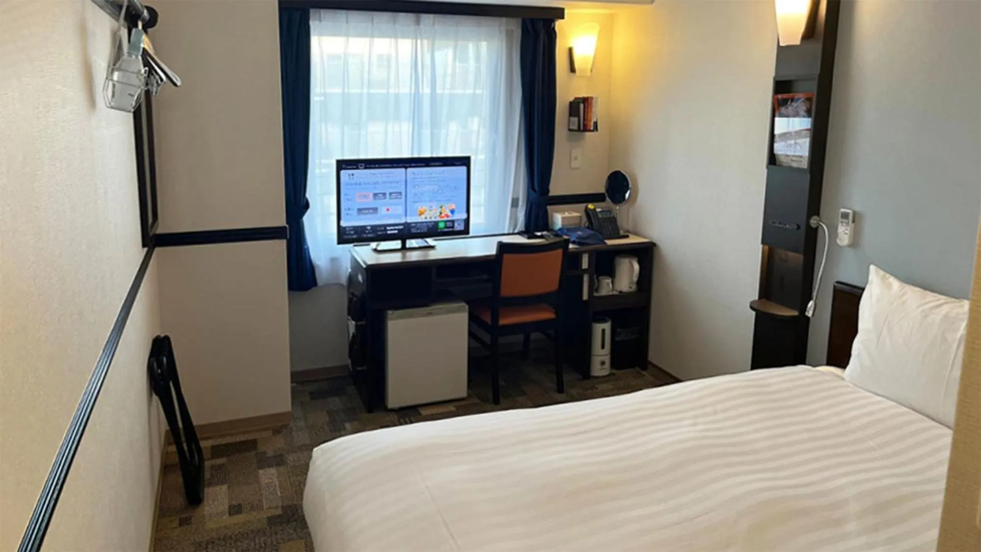 Bedroom, Bed in Toyoko Inn Osaka Honmachi No2