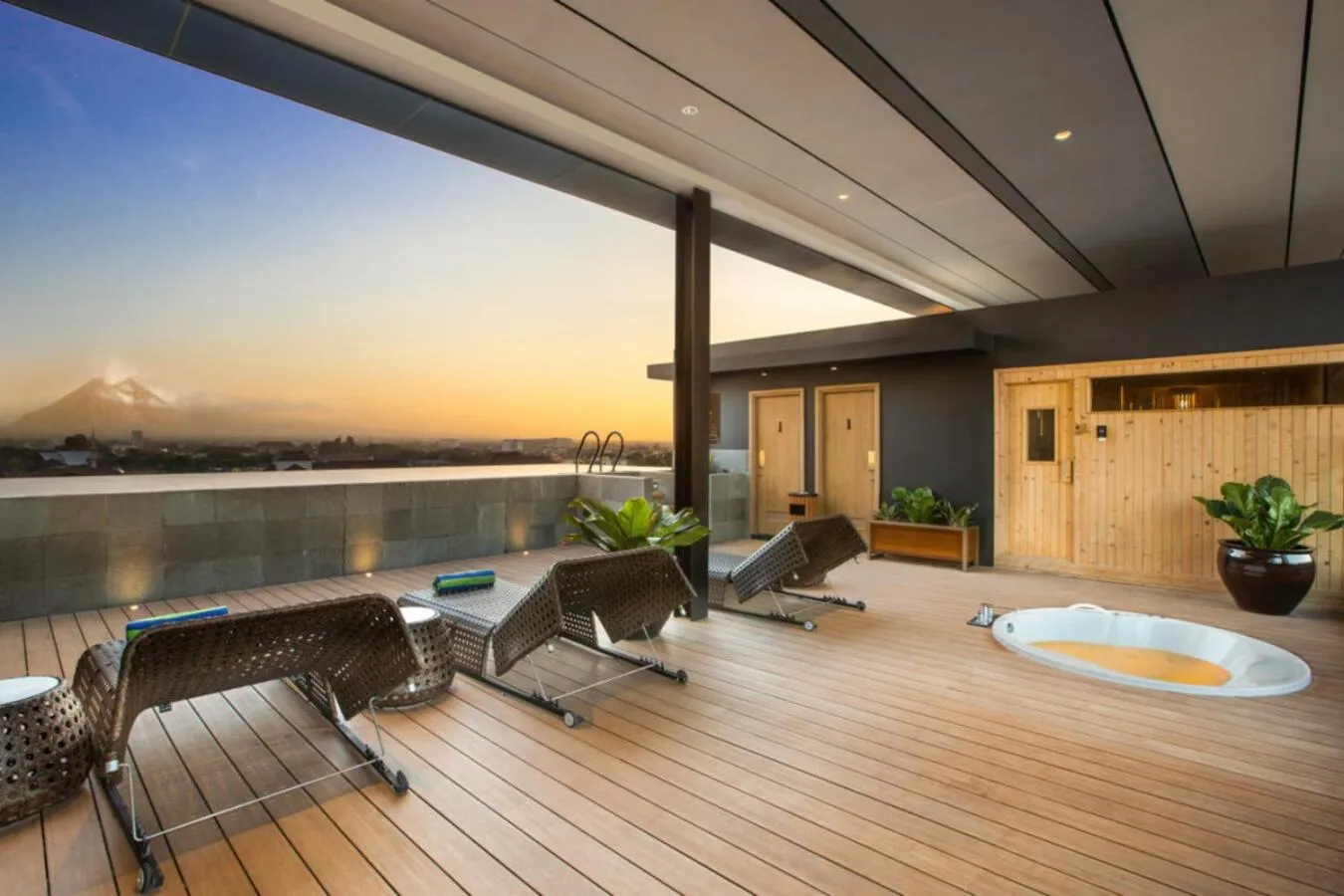 Swimming pool in PORTA by Ambarrukmo