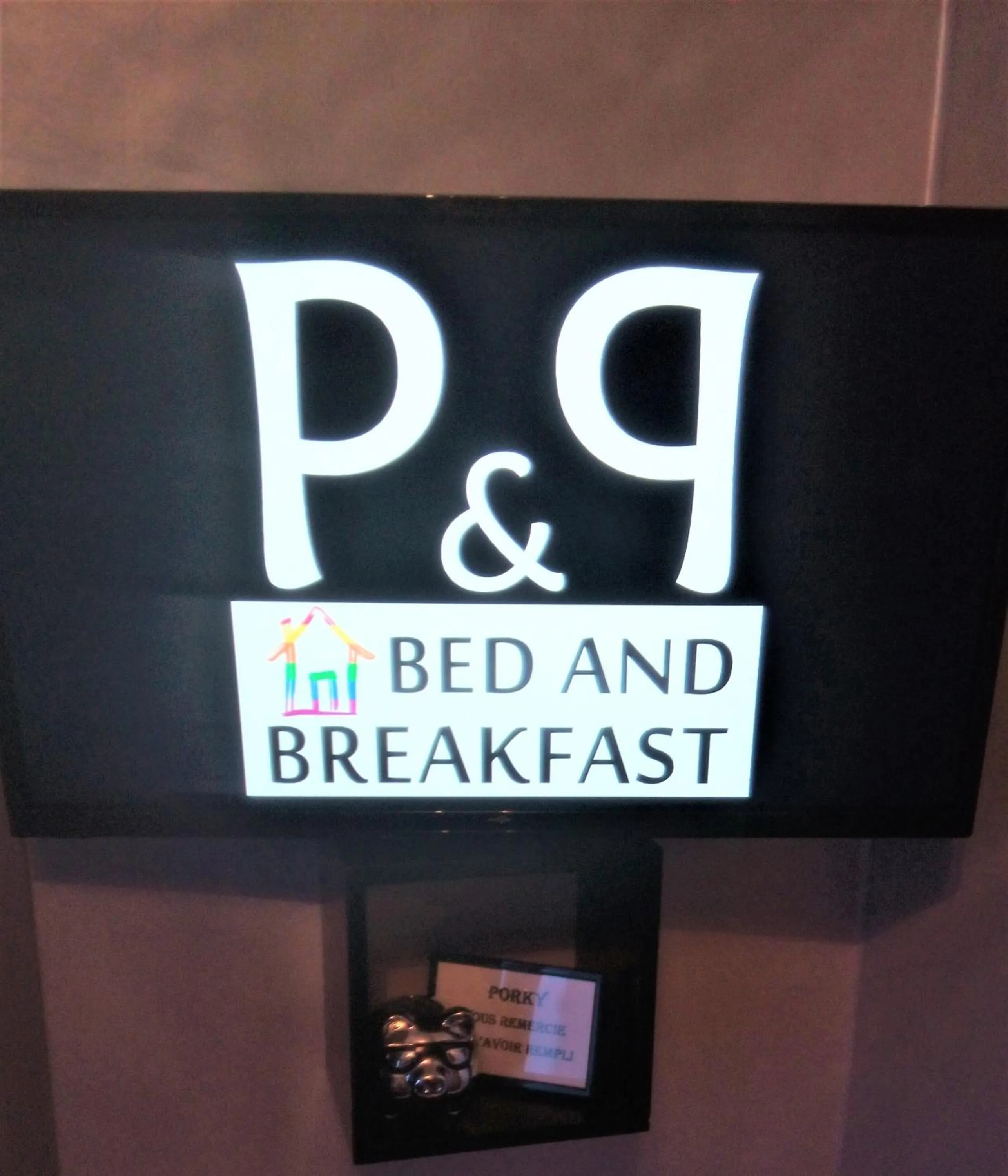 Property logo or sign in Bed and Breakfast P&P Nîmes-Centre