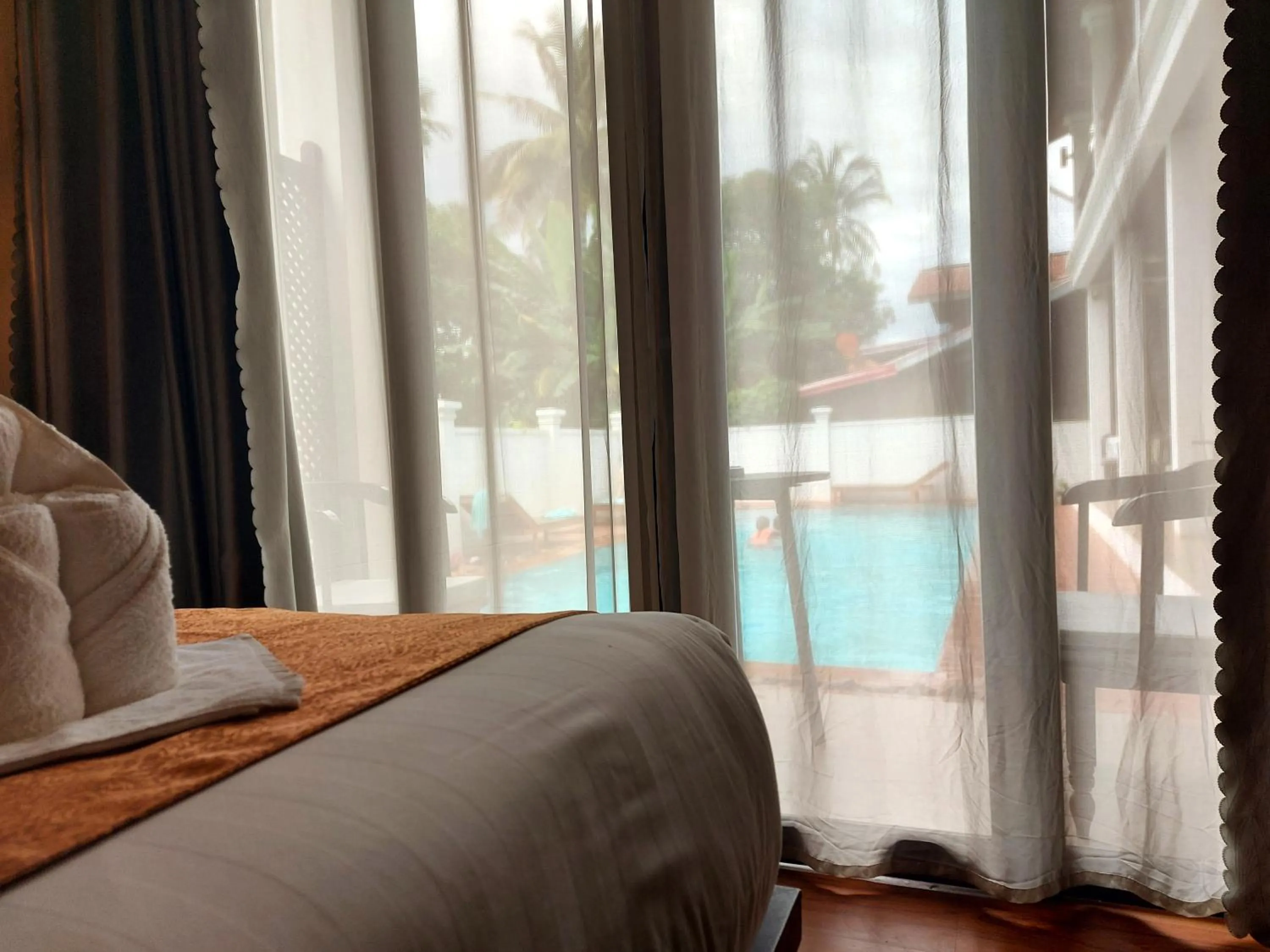 Pool view, Bed in Meunna Boutique Hotel