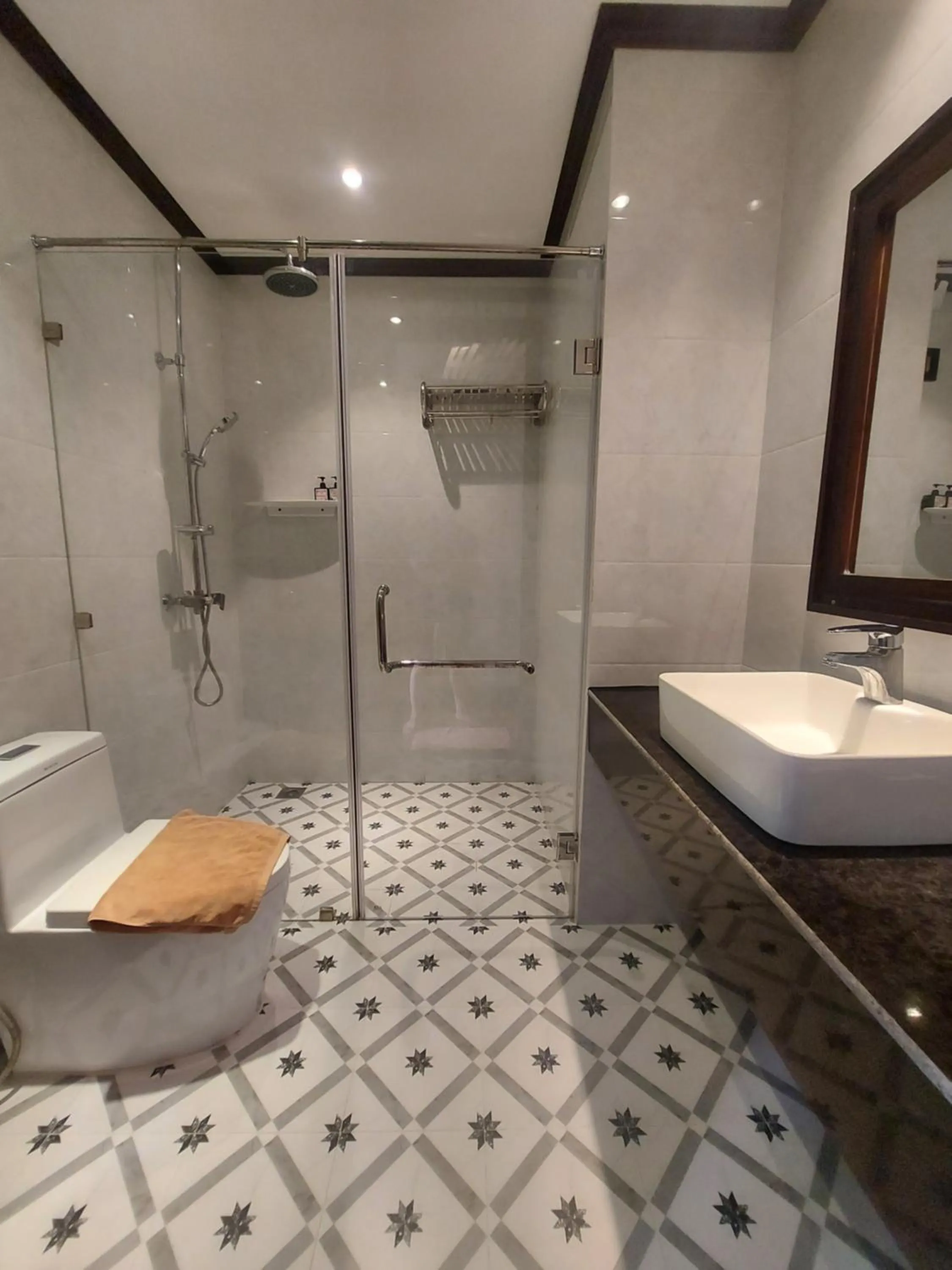 Shower in Meunna Boutique Hotel