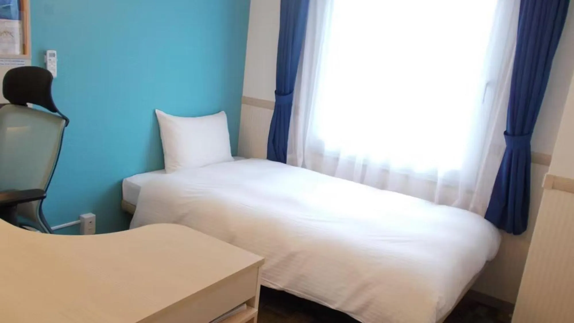 Bedroom, Bed in Toyoko Inn Osaka Tenjinbashi-suji Rokuchome