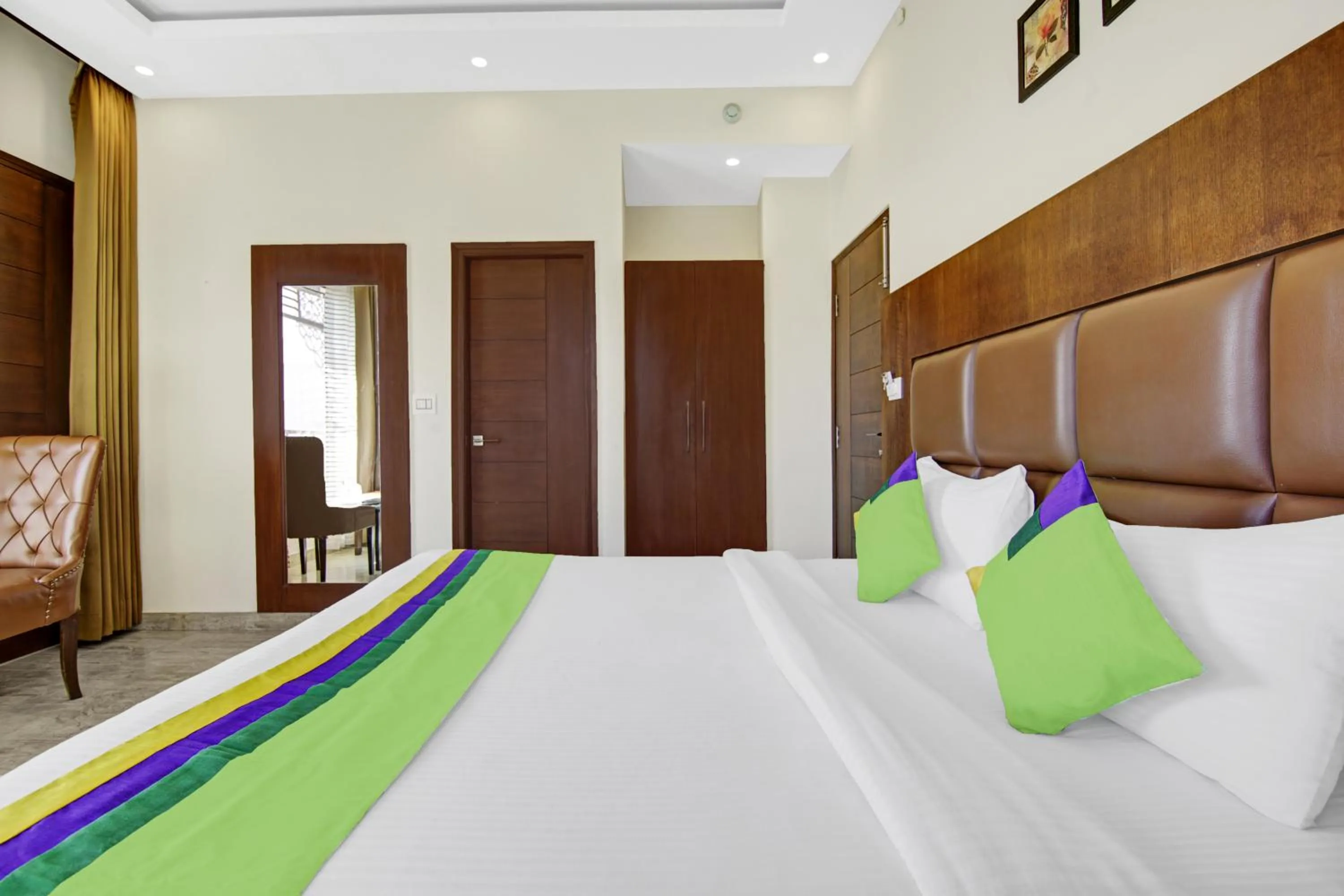 Bed in Hotel Crosswinds West