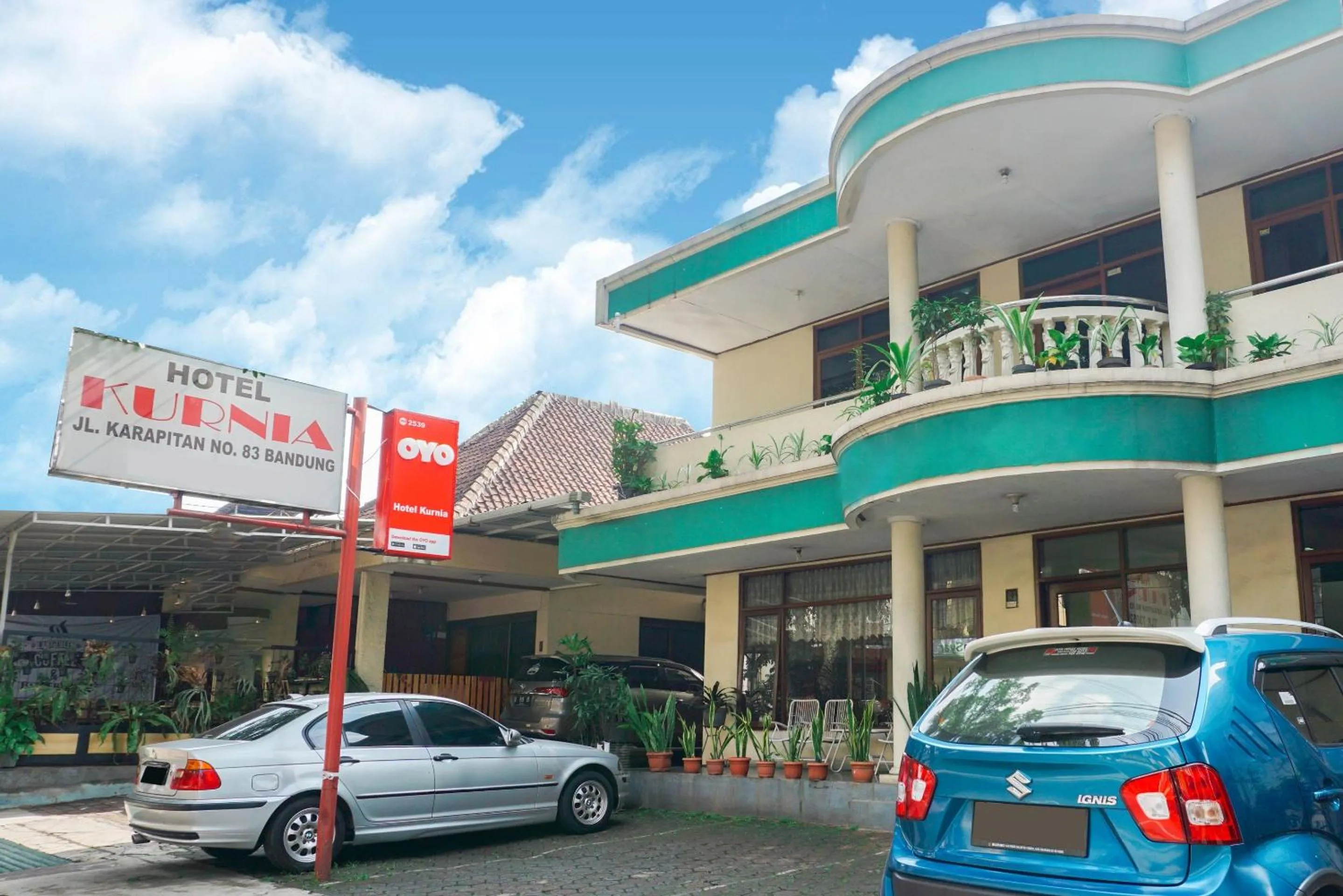 Facade/entrance in Hotel O Kebon Jeruk Near Gedung Sate Formerly Kurnia Hotel