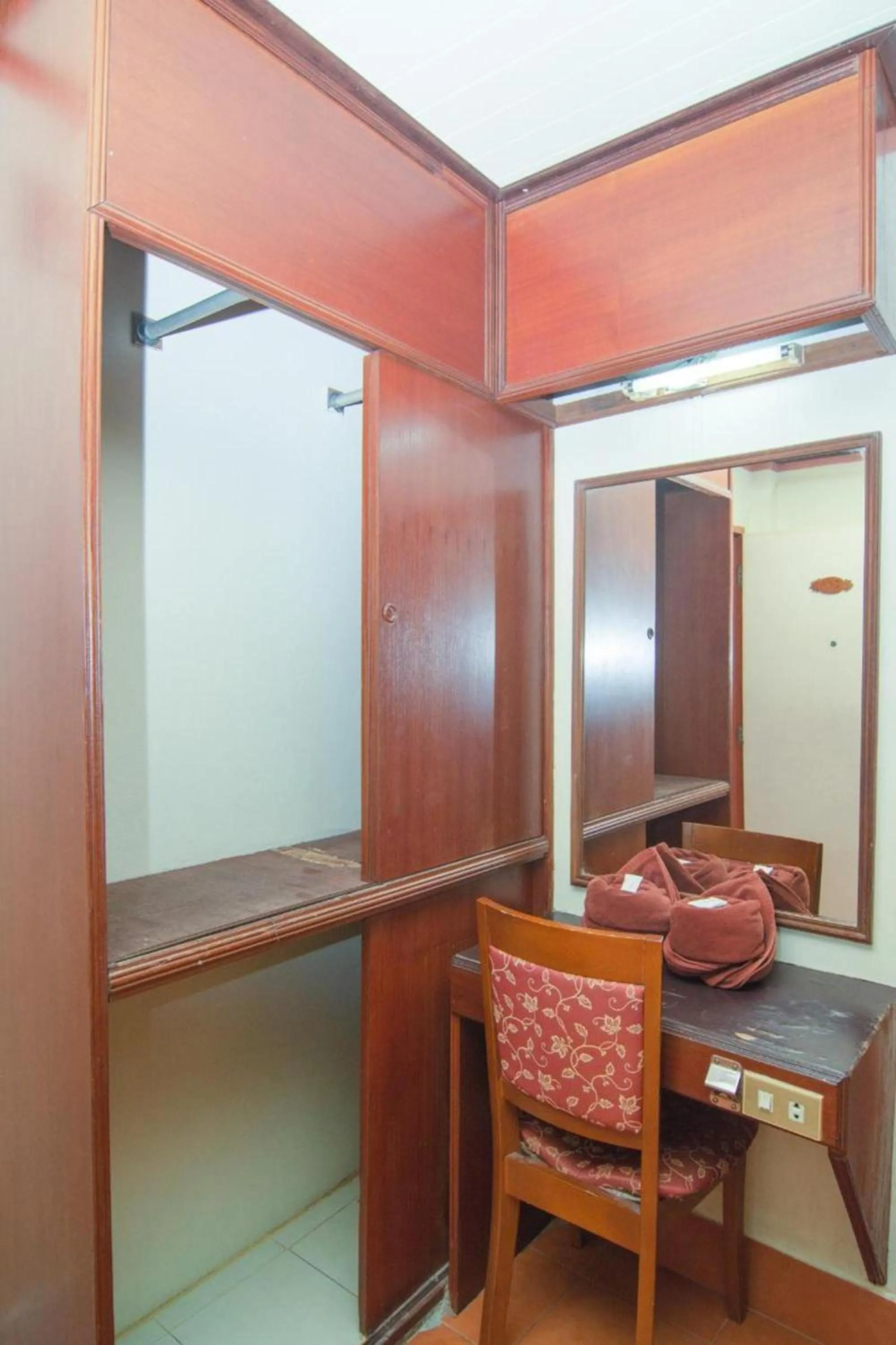 Bedroom in OYO 534 Phasuk Hotel