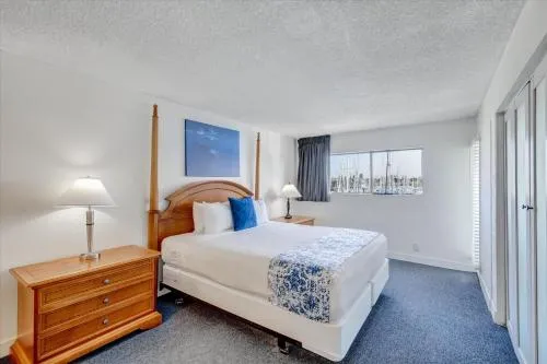 Oceanside Marina Suites - A Waterfront Hotel