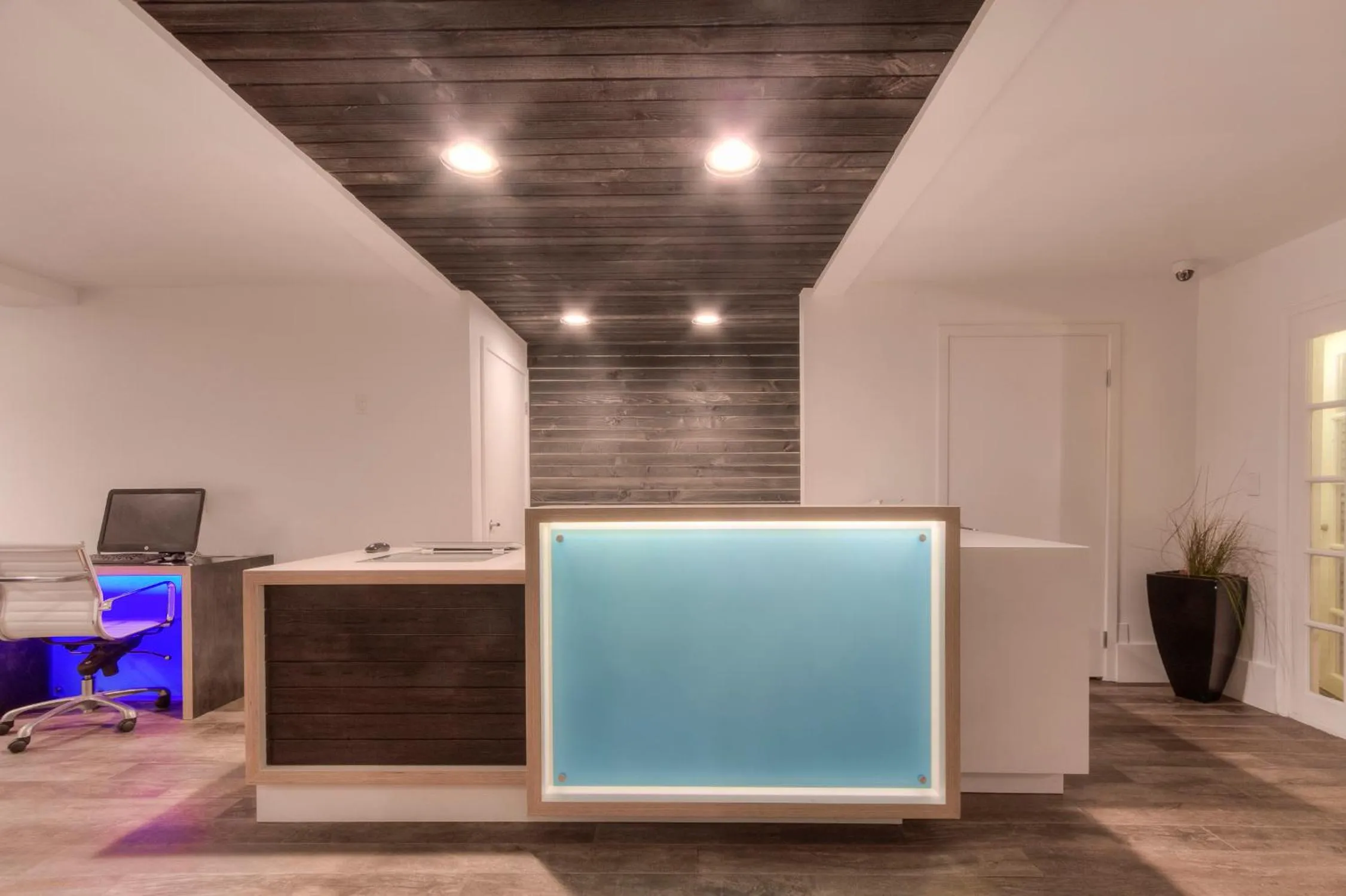 Lobby or reception in Oceanside Marina Suites - A Waterfront Hotel