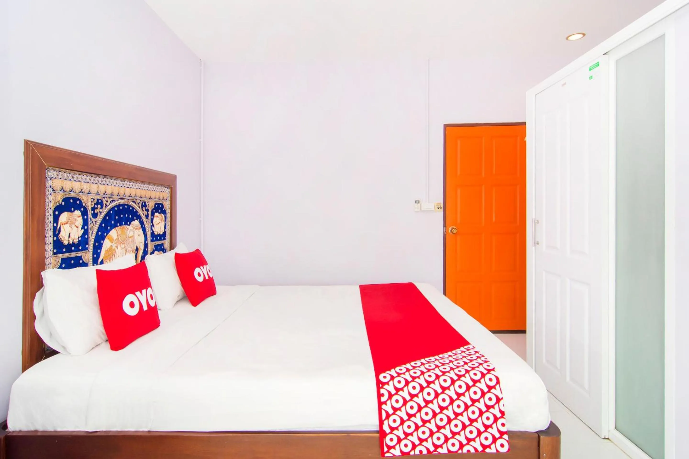 Bedroom, Bed in Baan Taklom Chomtalay