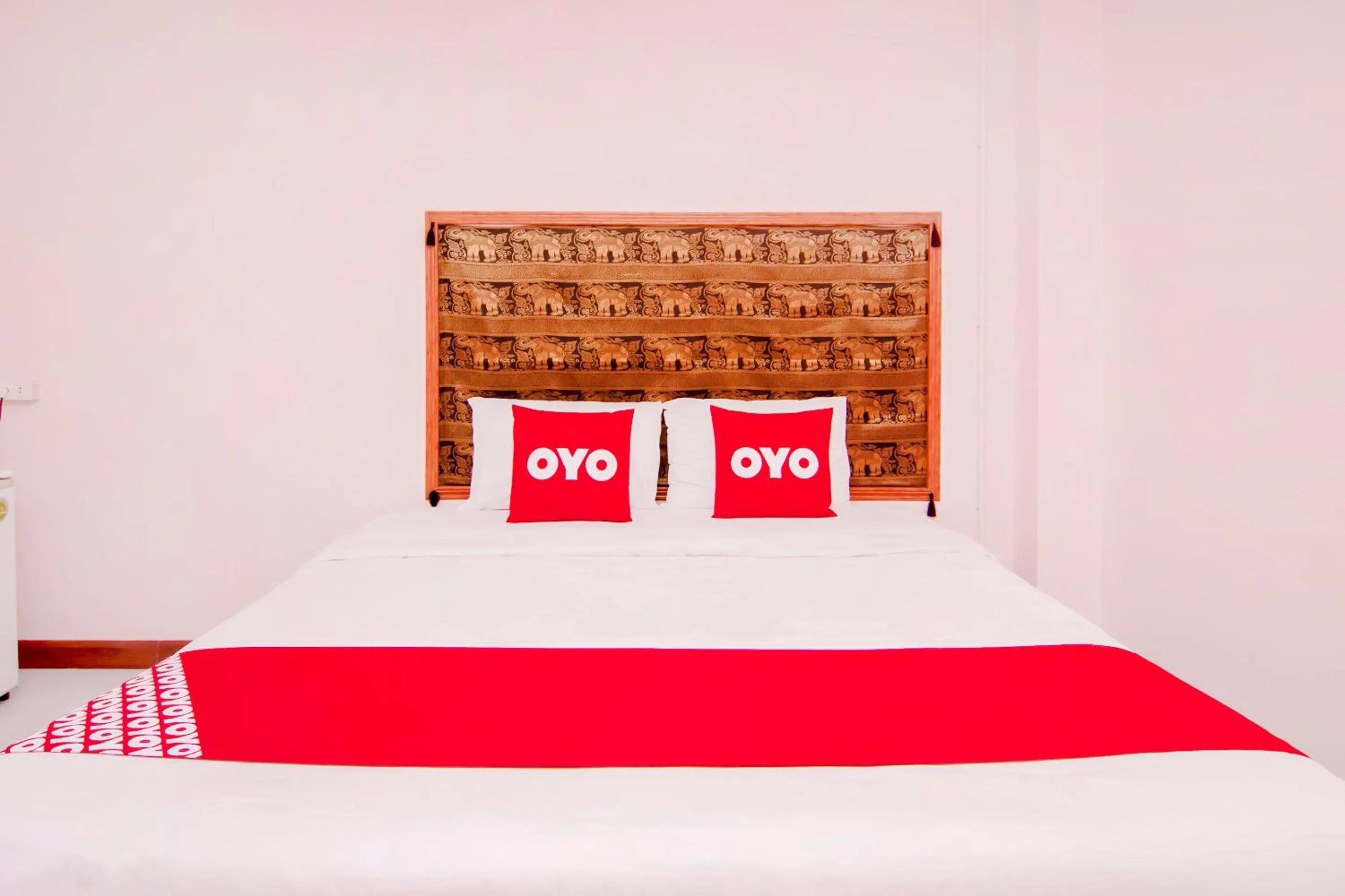 Bedroom, Bed in Baan Taklom Chomtalay