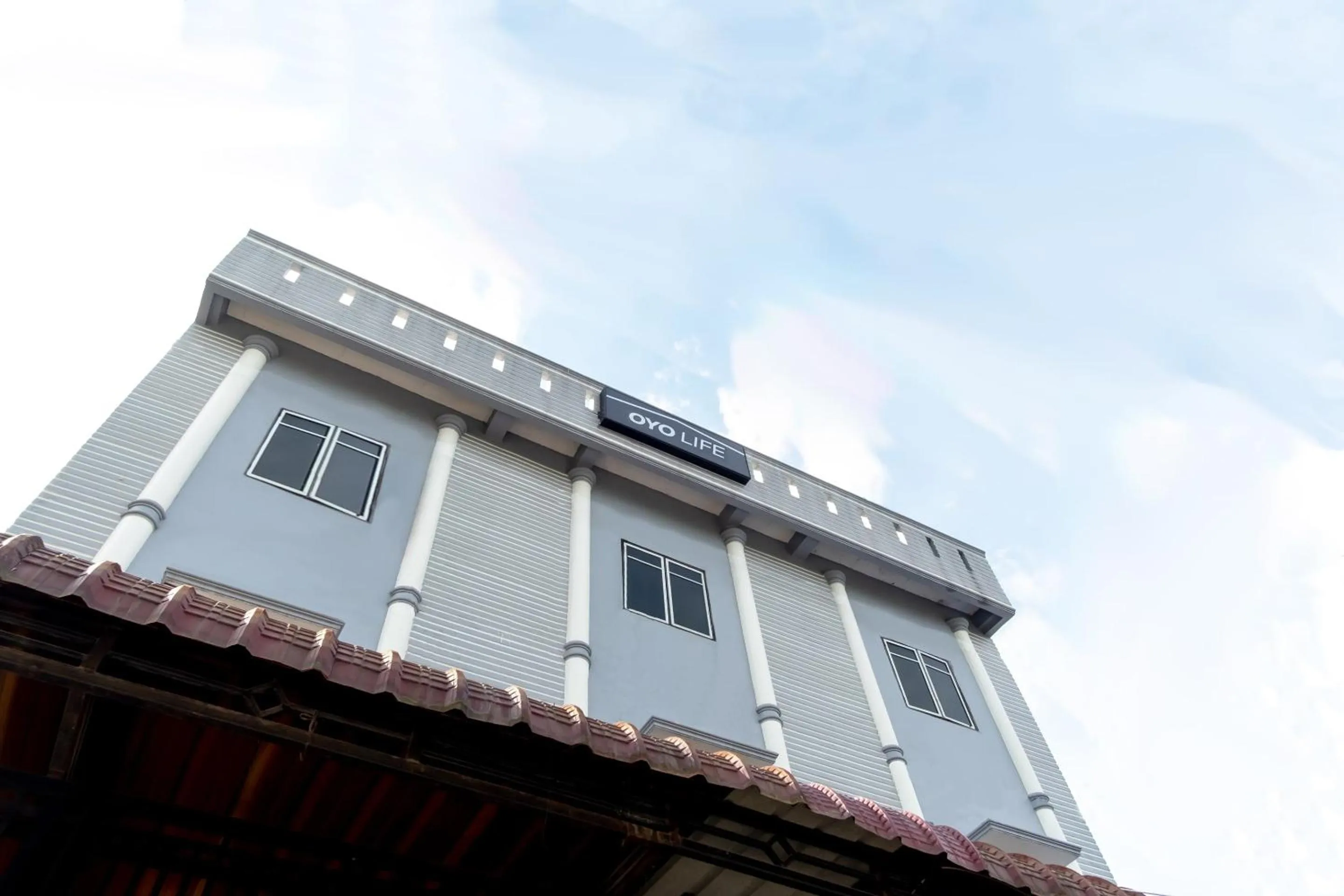 Facade/entrance in OYO Life 1839 Samantha Kost